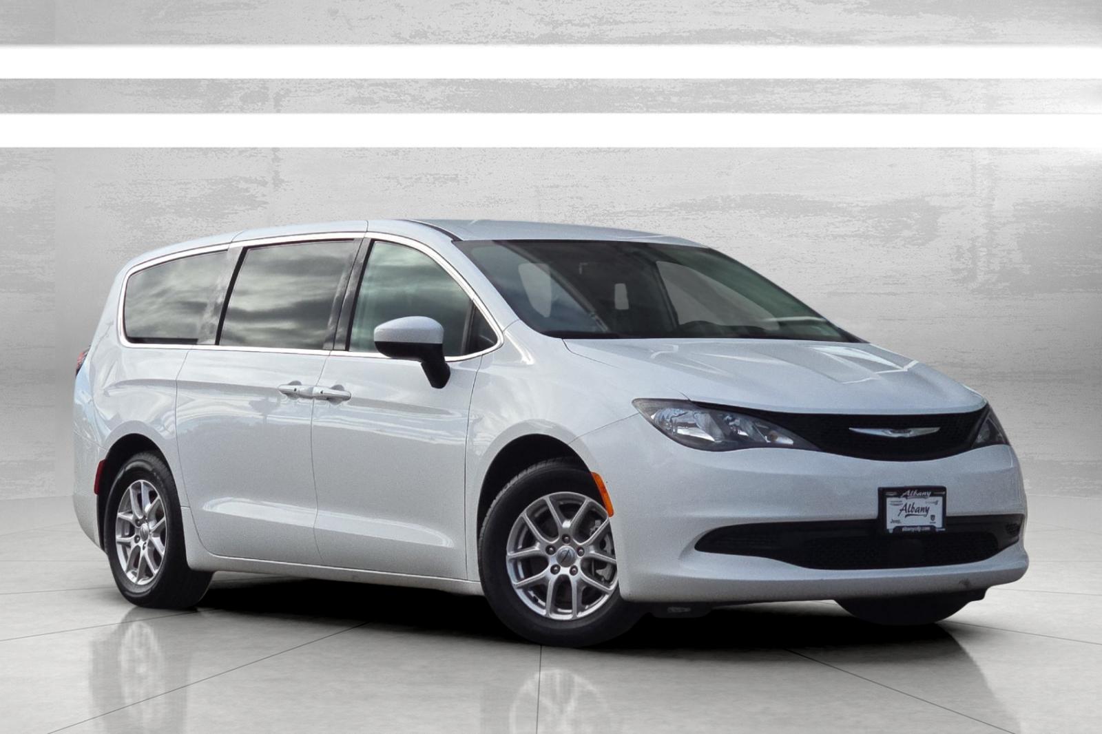 2023 Chrysler Voyager