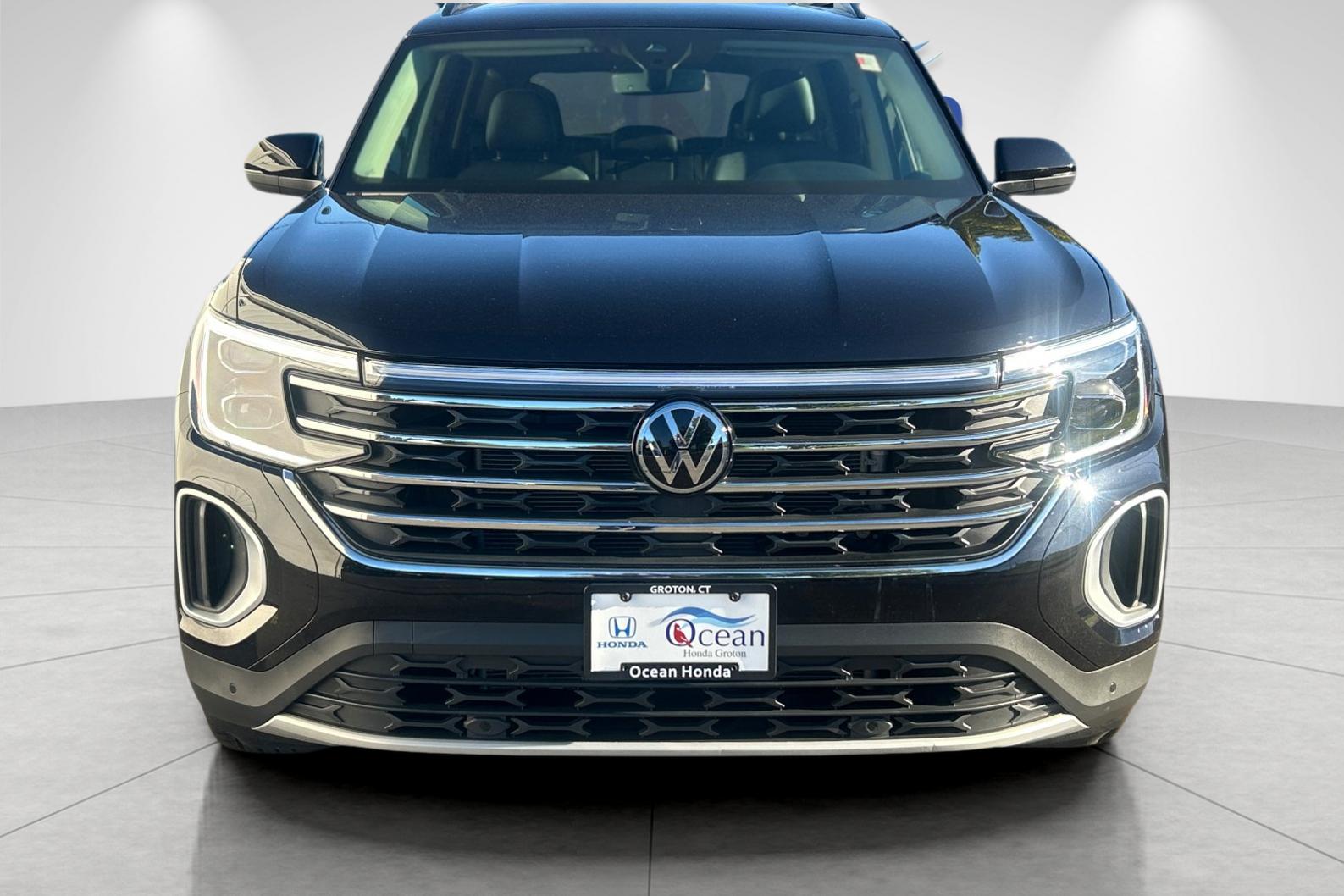 Used 2026 Deep Black Pearl Volkswagen SE w/Technology image 8