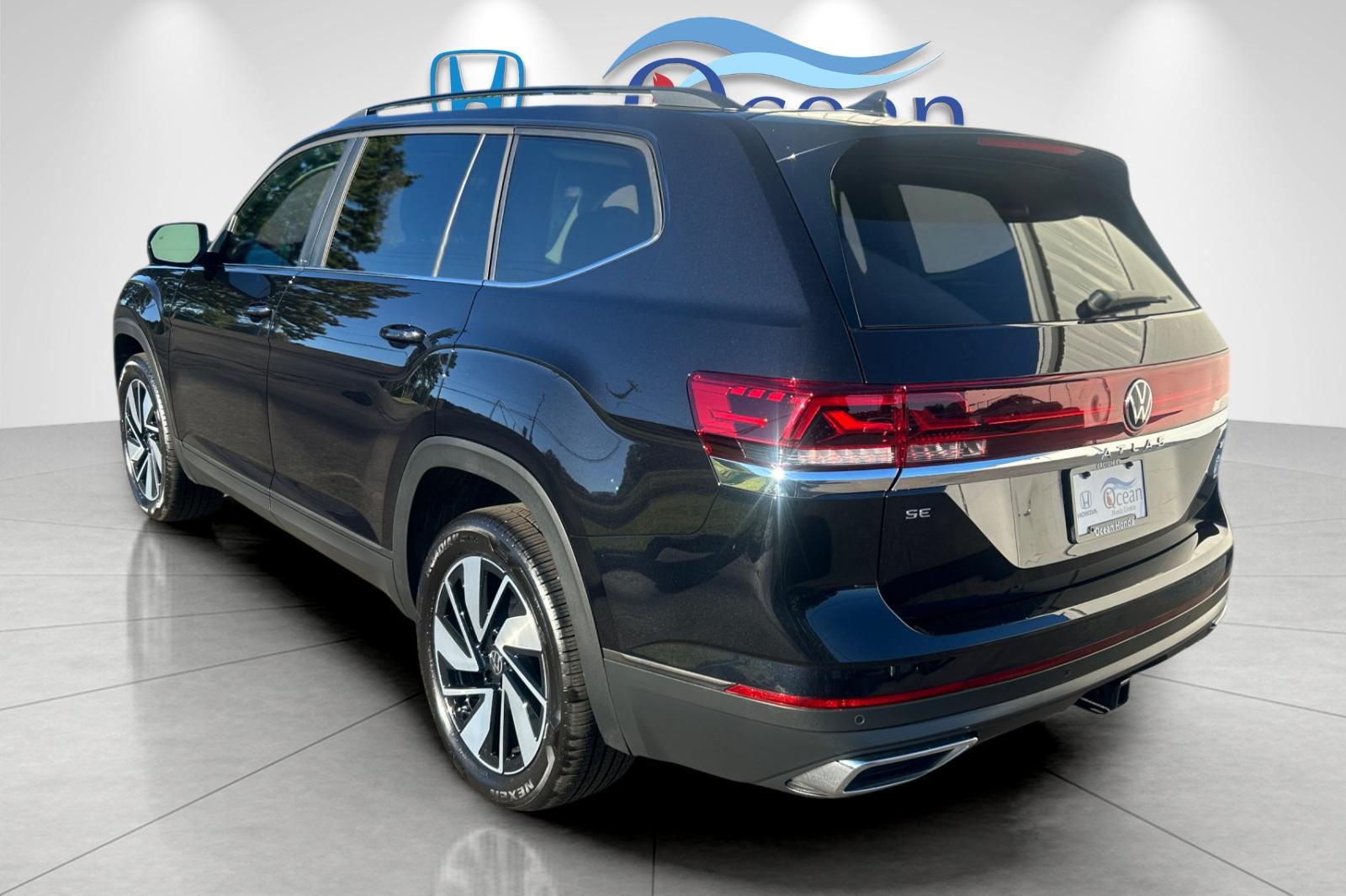 Used 2026 Deep Black Pearl Volkswagen SE w/Technology image 5