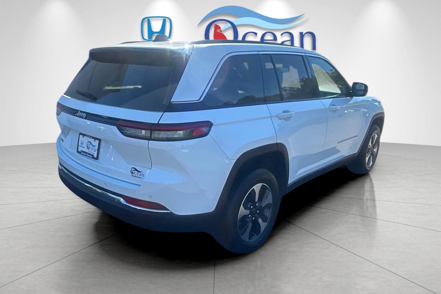 Used 2024 Bright White Clearcoat Jeep 4xe image 3