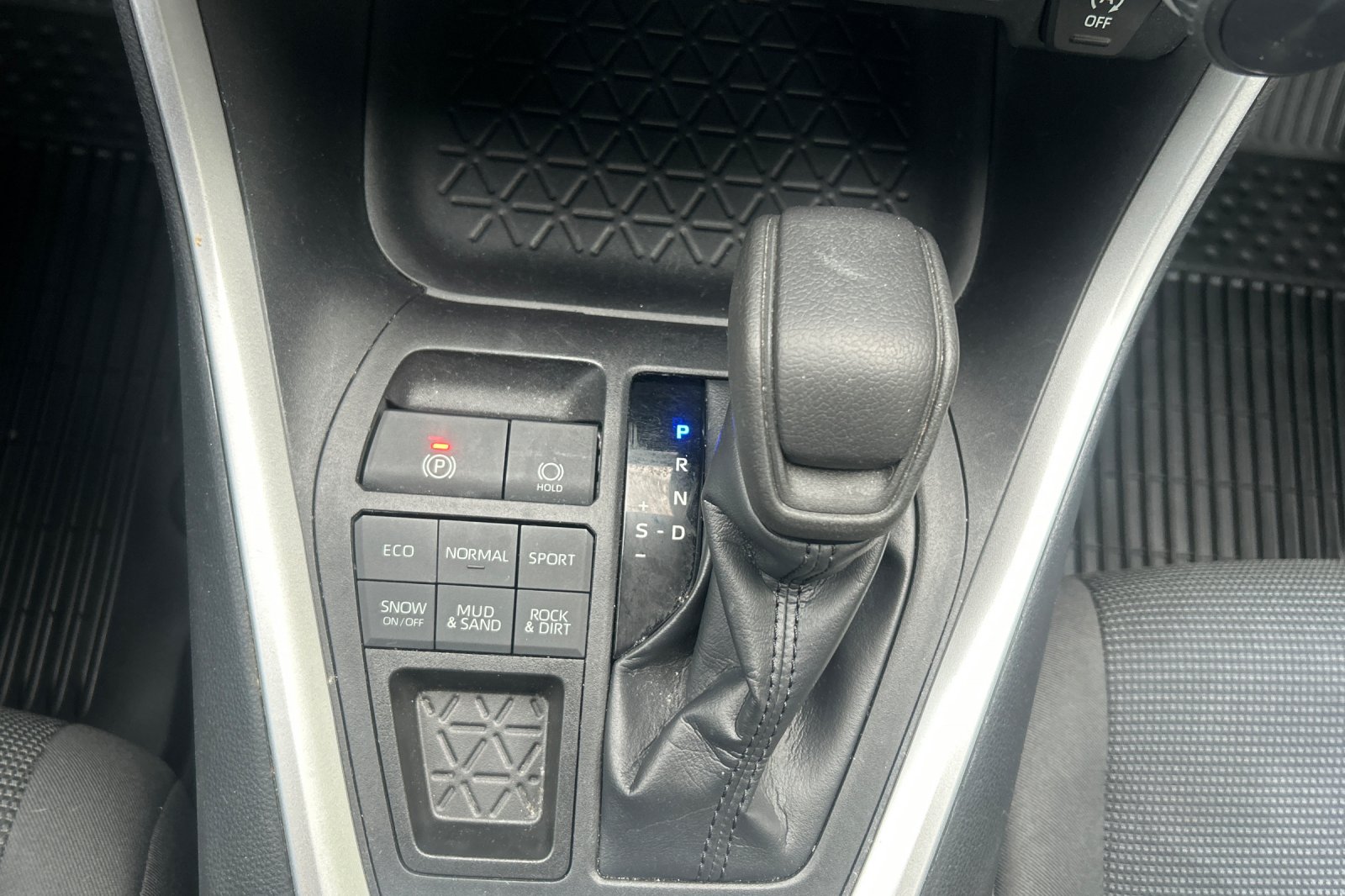 Used 2019 Silver Sky Metallic Toyota LE image 20
