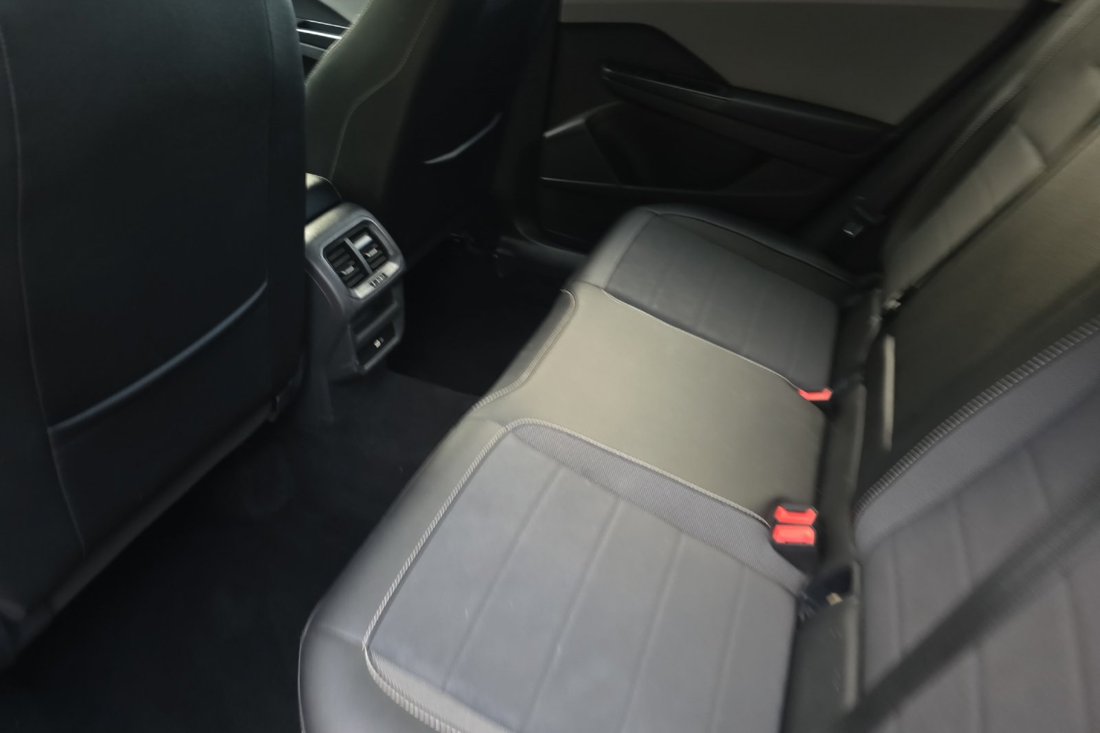 Used 2022 Platinum Gray Metallic Volkswagen 1.5T SE image 13