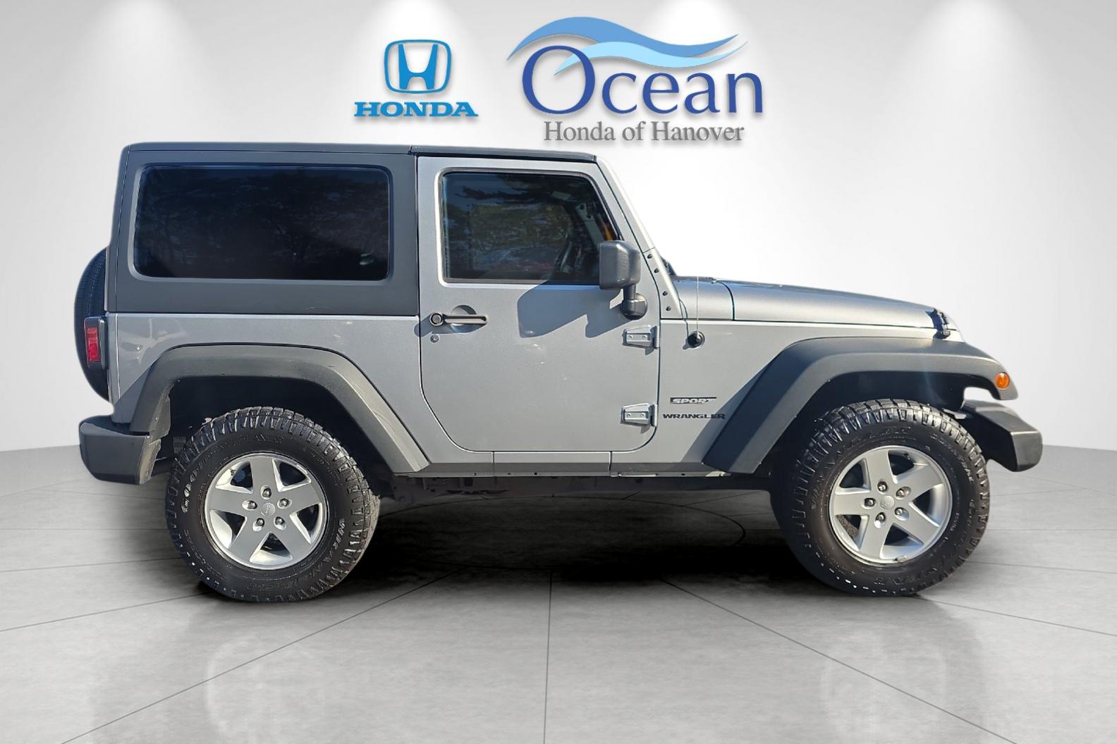 Used 2014 Billet Metallic Clearcoat Jeep Sport image 2