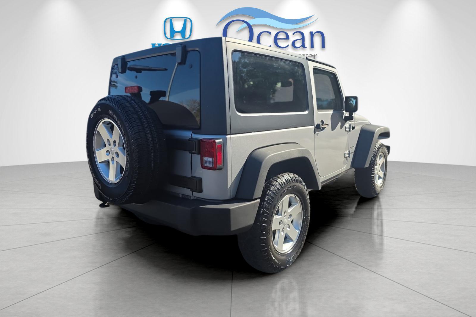 Used 2014 Billet Metallic Clearcoat Jeep Sport image 3