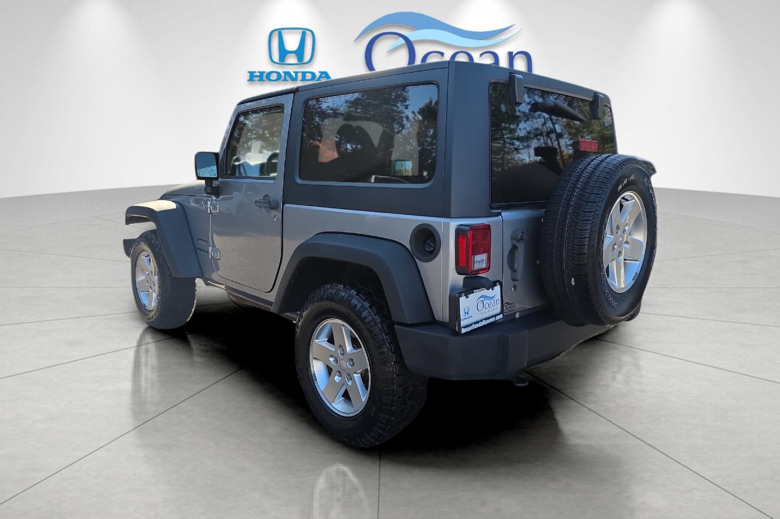 Used 2014 Billet Metallic Clearcoat Jeep Sport image 5
