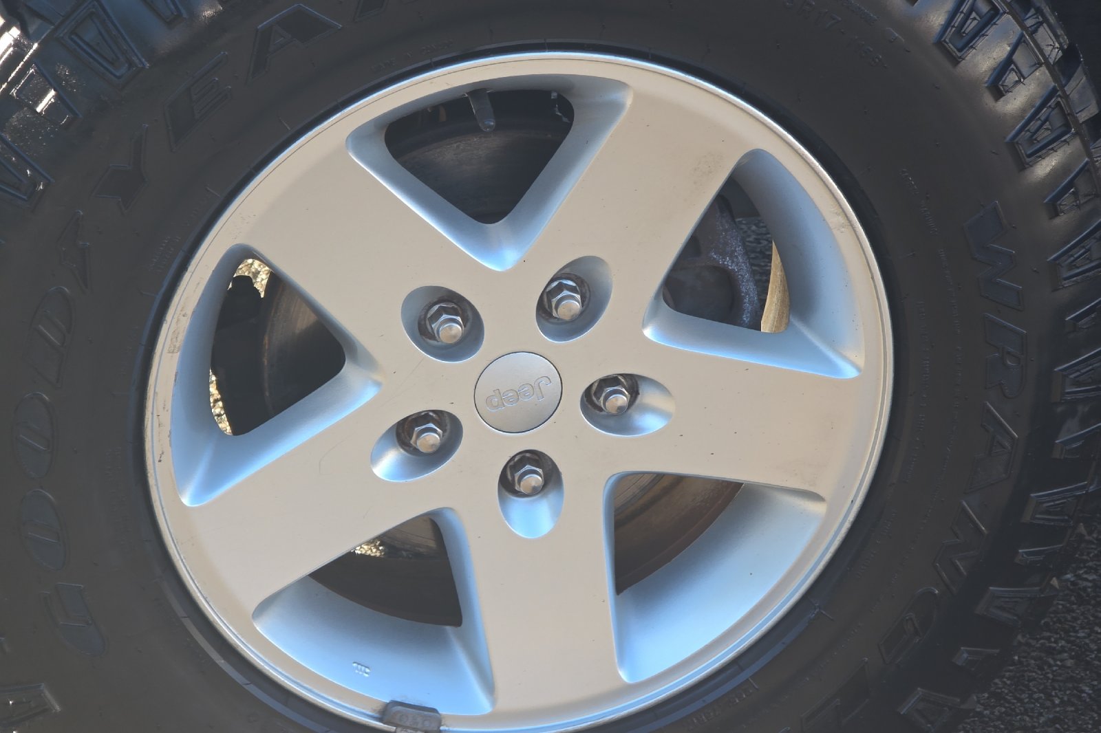 Used 2014 Billet Metallic Clearcoat Jeep Sport image 22