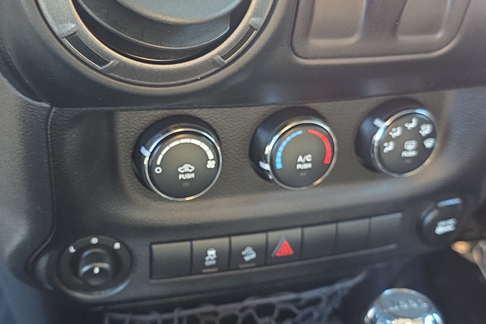 Used 2014 Billet Metallic Clearcoat Jeep Sport image 18