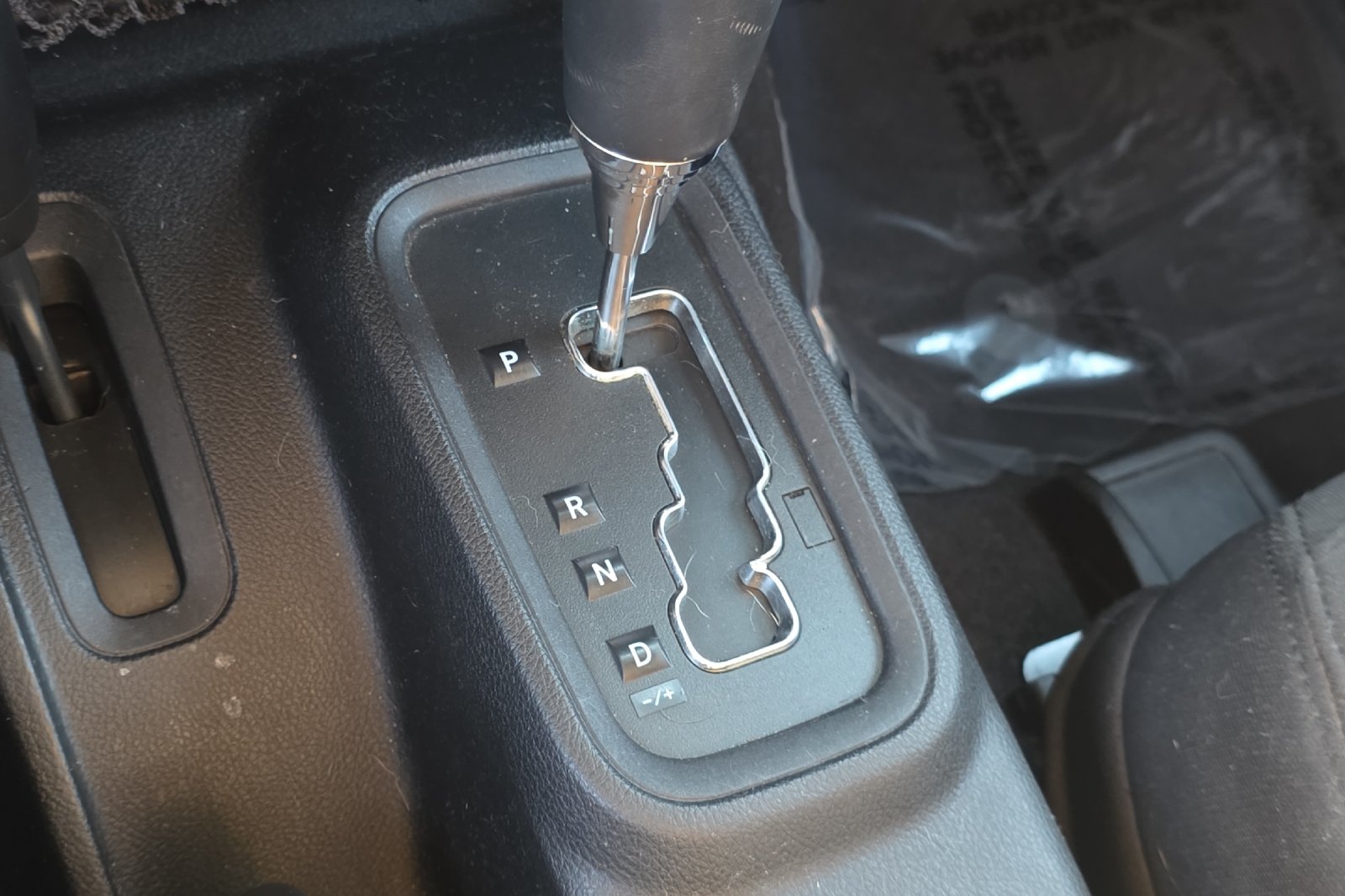 Used 2014 Billet Metallic Clearcoat Jeep Sport image 19