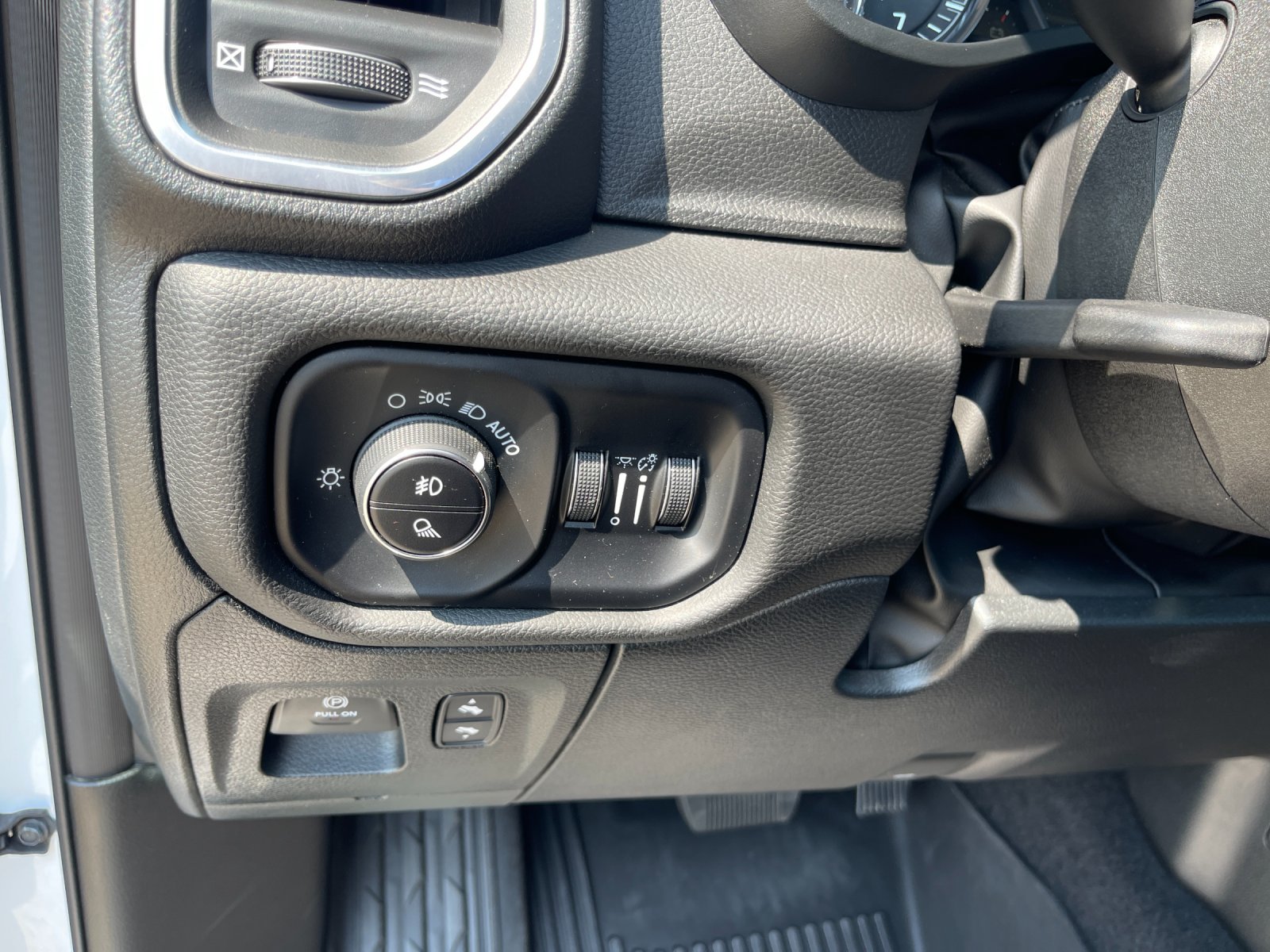 Used 2025 White Ram Laramie image 31