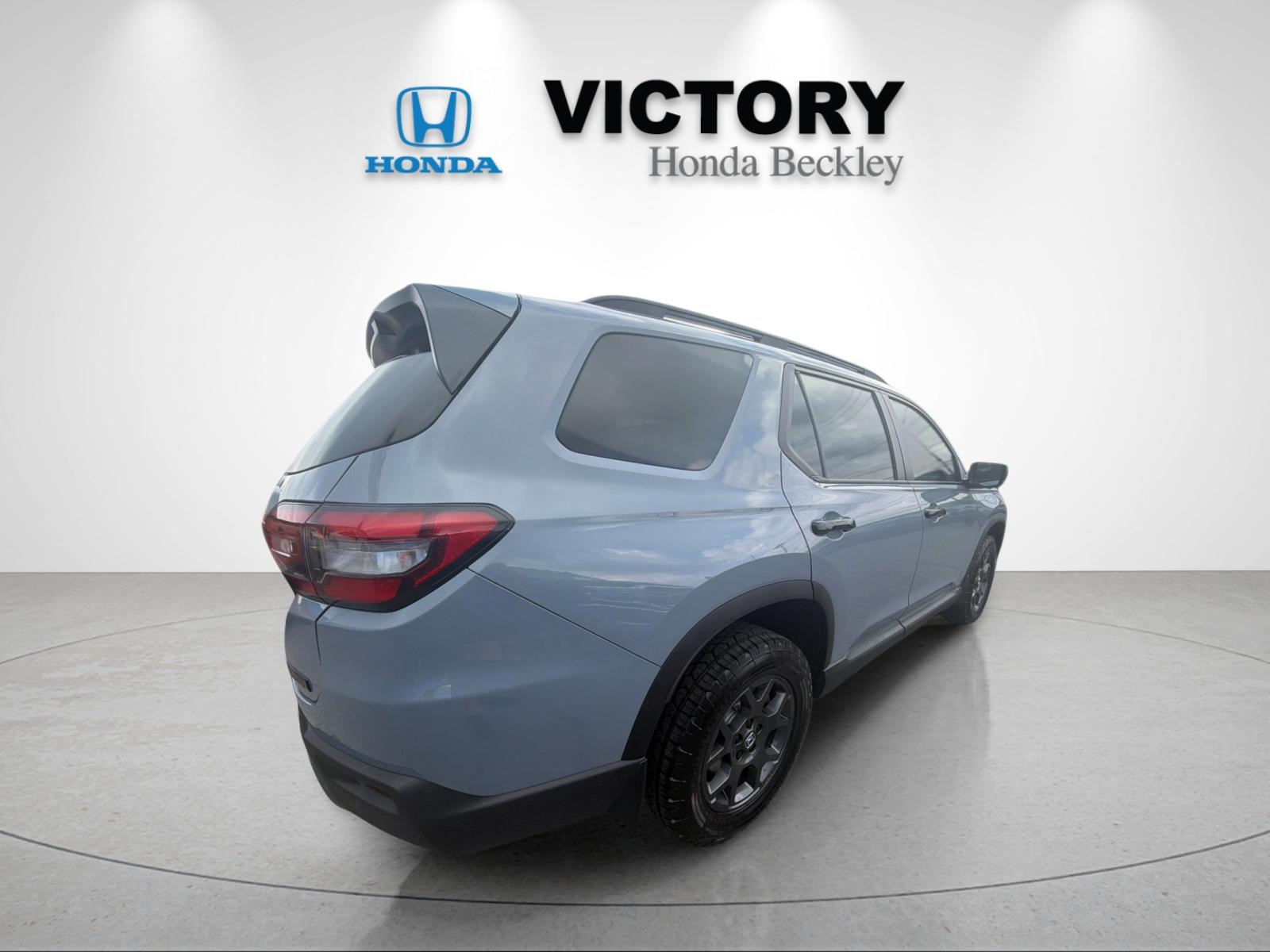 New 2026 Sonic Gray Pearl Honda AWD TrailSport image 5