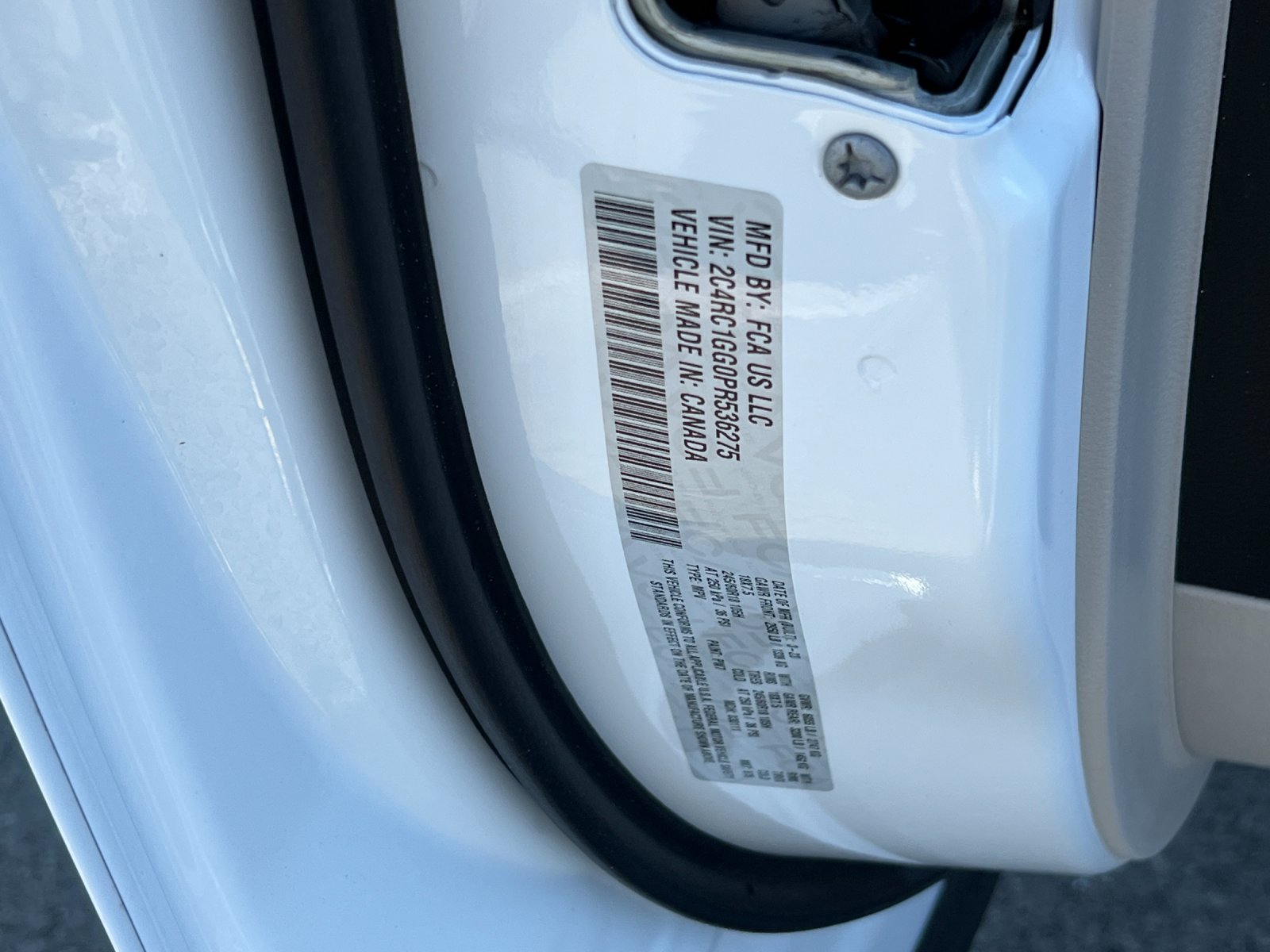 Used 2023 White Chrysler Limited image 26