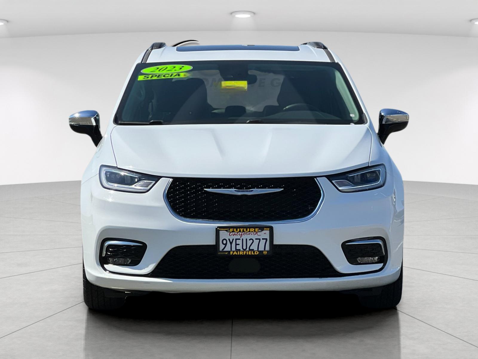 Used 2023 White Chrysler Limited image 8