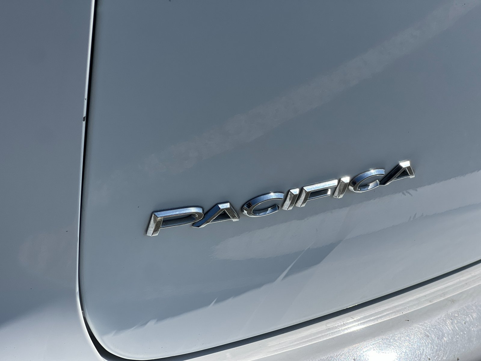 Used 2023 White Chrysler Limited image 25