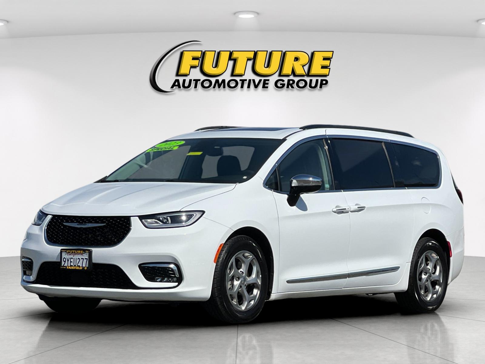 Used 2023 White Chrysler Limited image 7