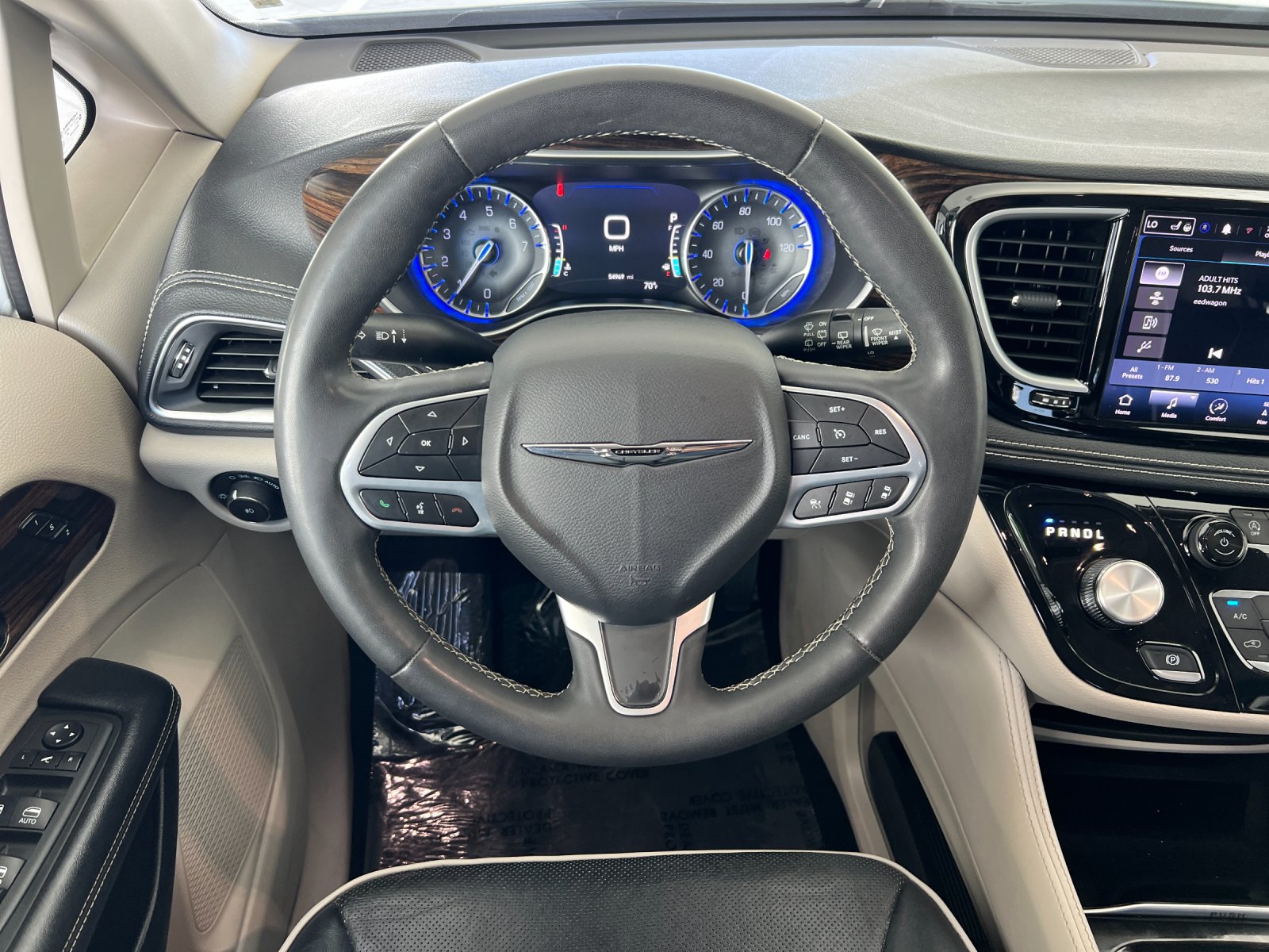 Used 2023 White Chrysler Limited image 13
