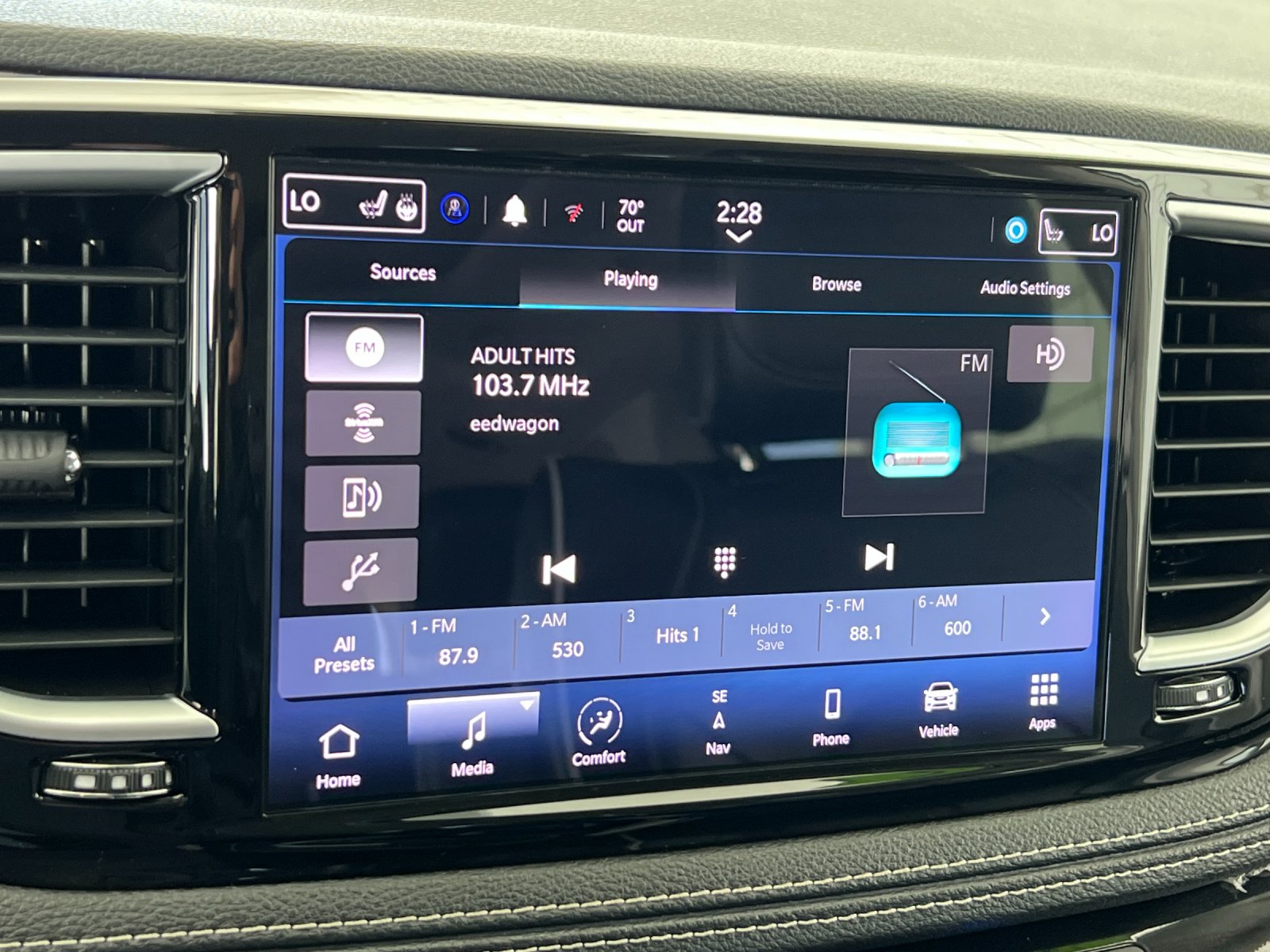 Used 2023 White Chrysler Limited image 18