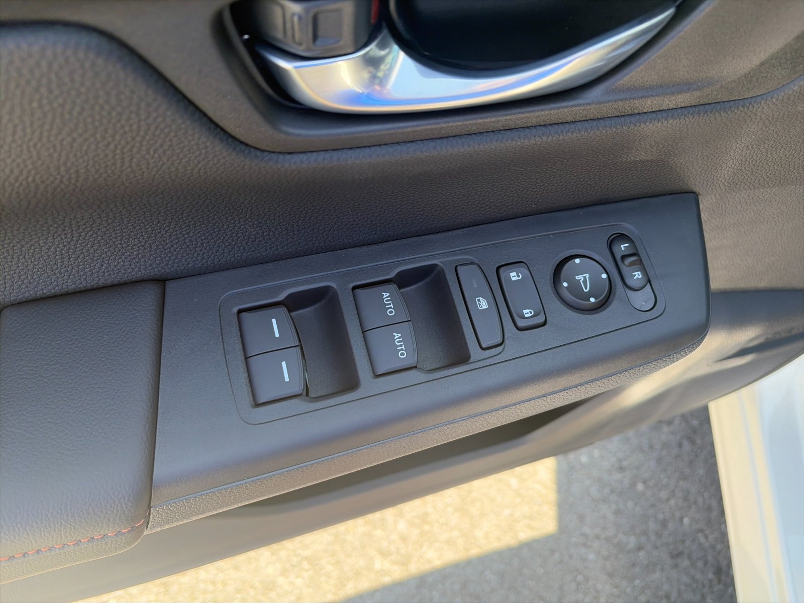 New 2027 Platinum White Pearl Honda Sport Hybrid AWD image 13