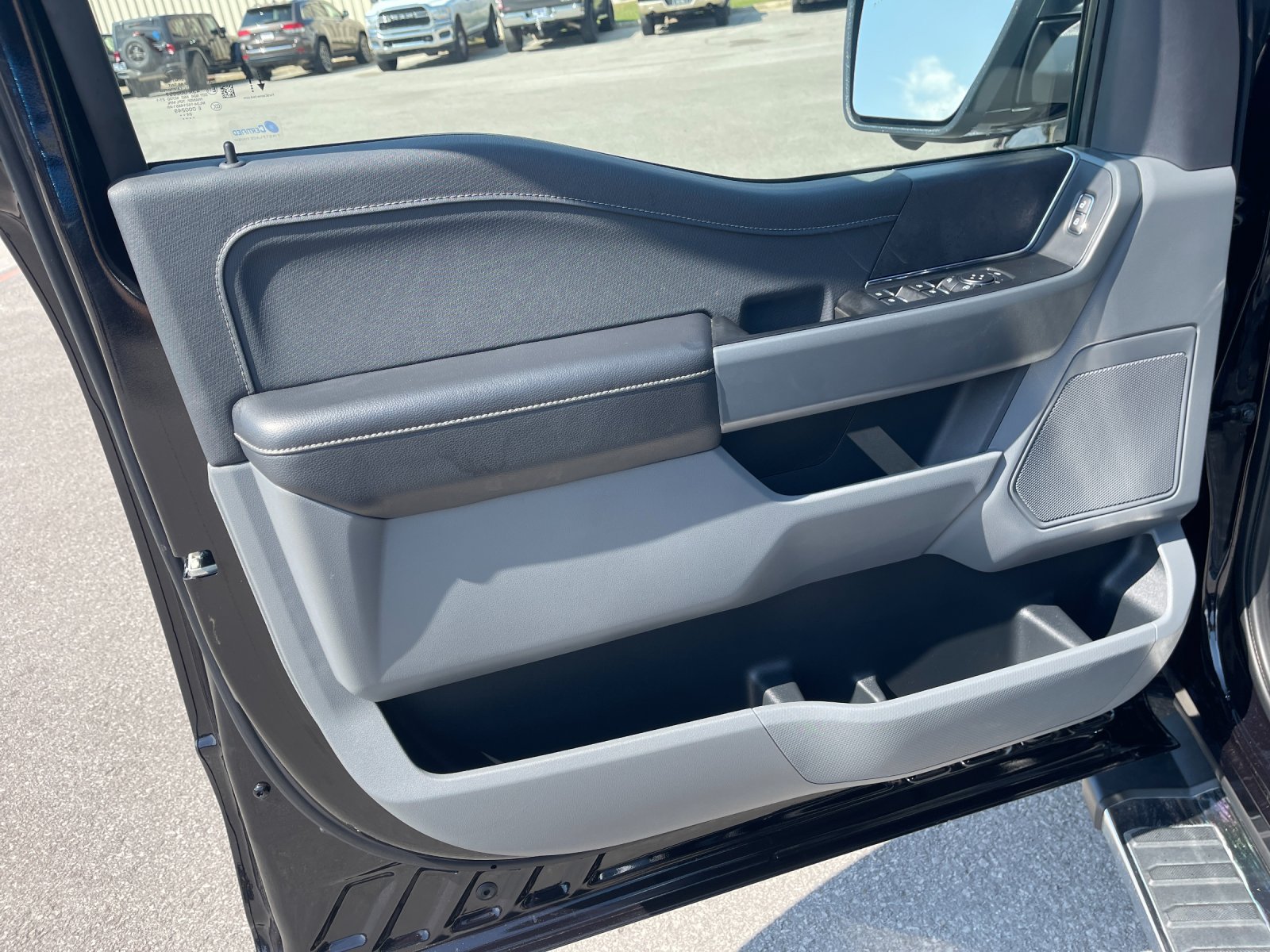 Used 2024 Black Metallic Ford XLT image 12