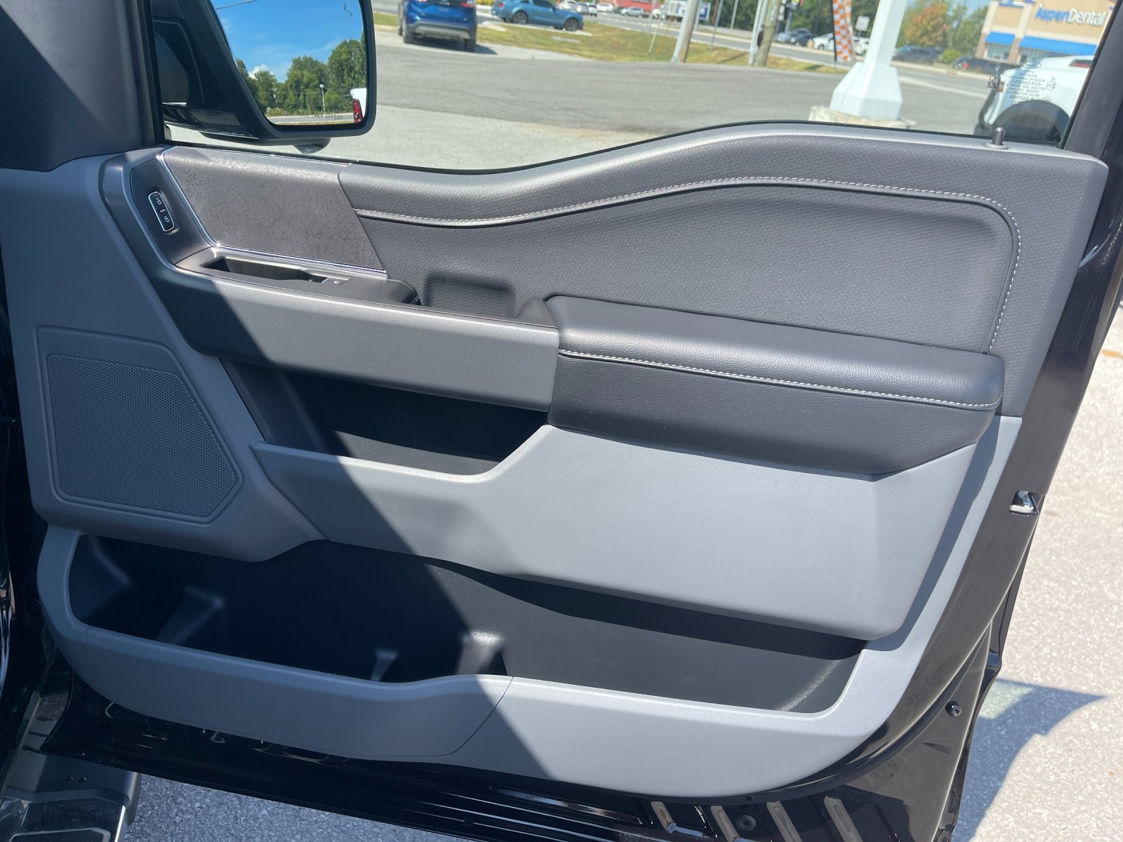 Used 2024 Black Metallic Ford XLT image 20