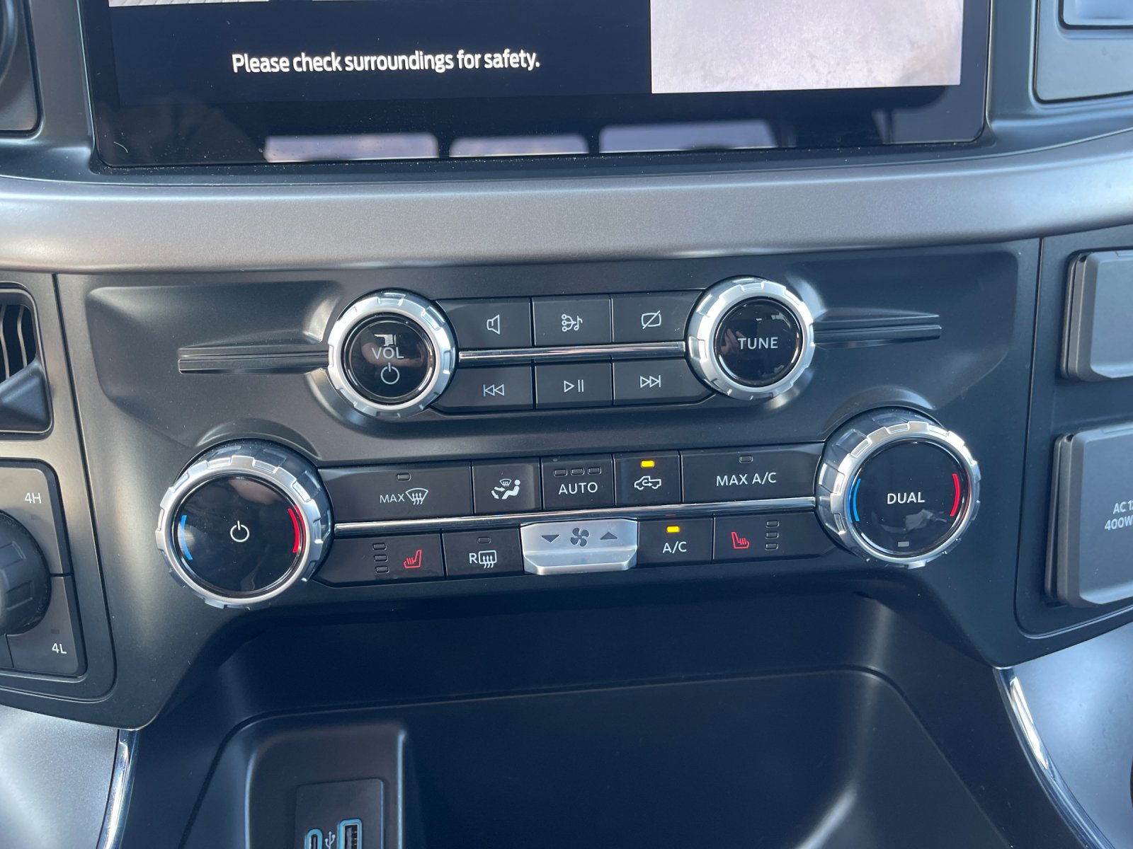 Used 2024 Black Metallic Ford XLT image 24