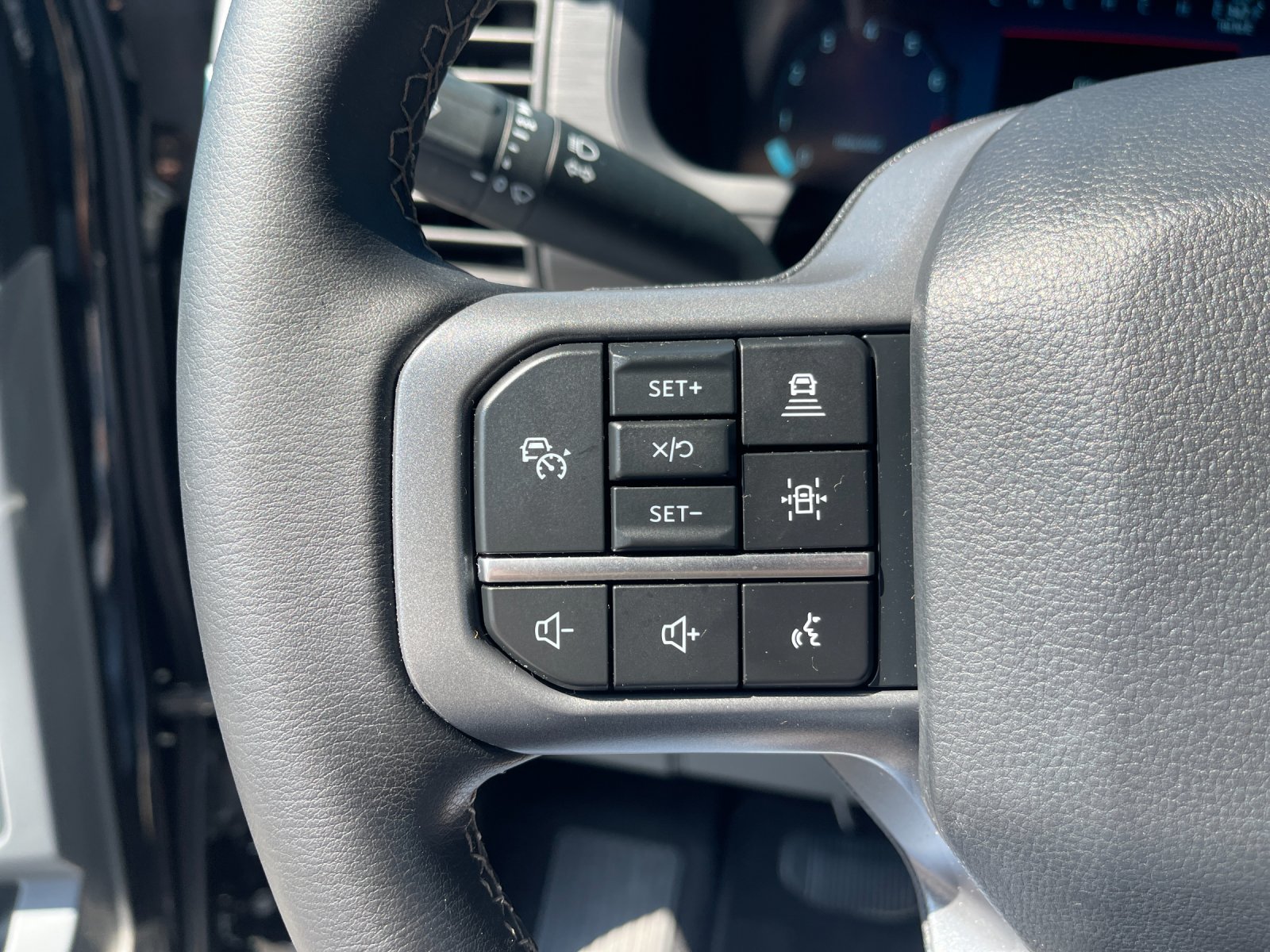 Used 2024 Black Metallic Ford XLT image 28