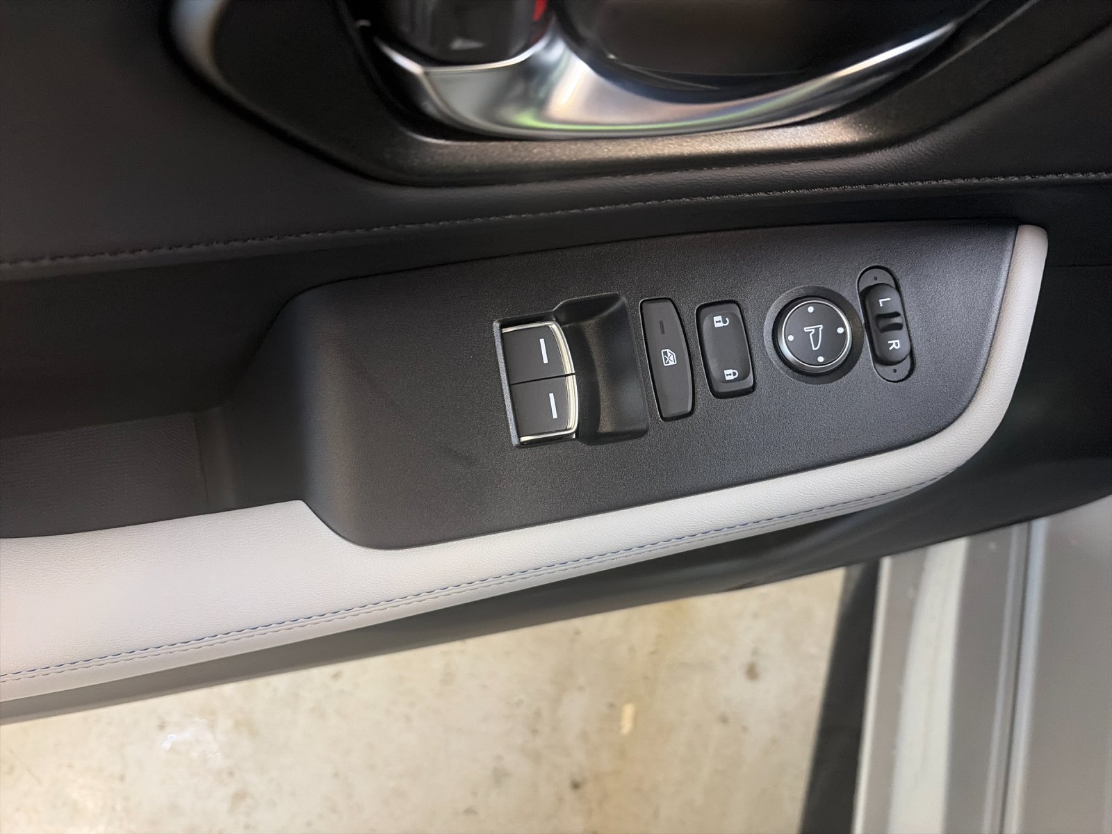 New 2026 Winter Frost Pearl Honda Hybrid image 13