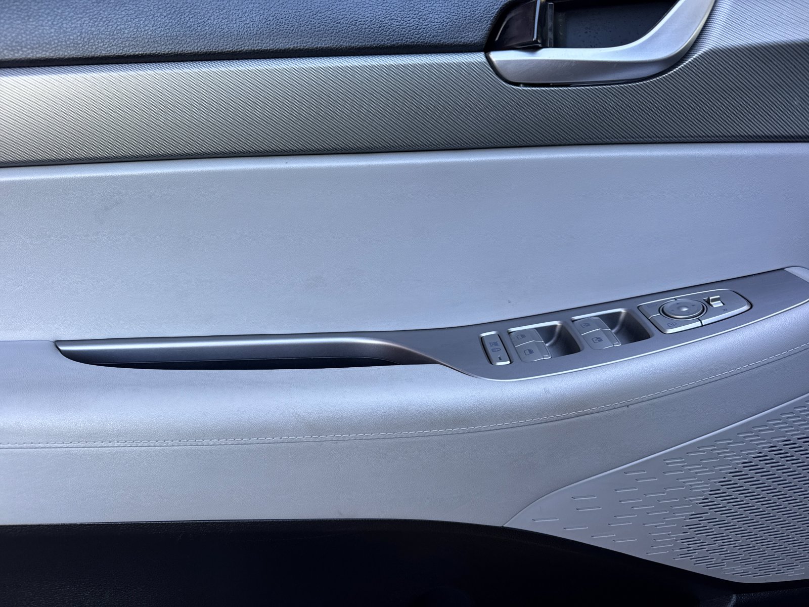 Certified Used 2024 White Hyundai SEL image 10
