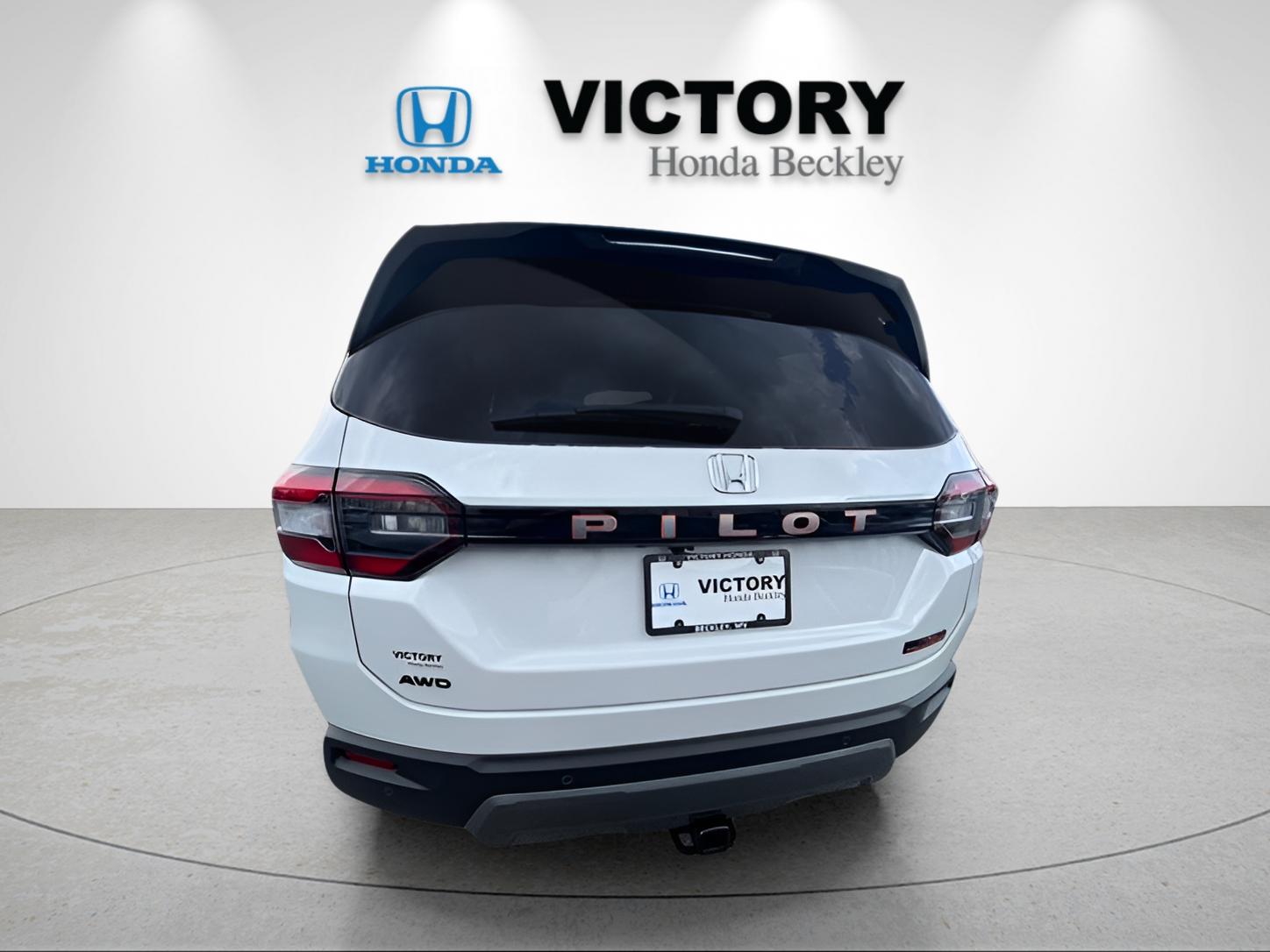 New 2026 Platinum White Pearl Honda AWD TrailSport image 4