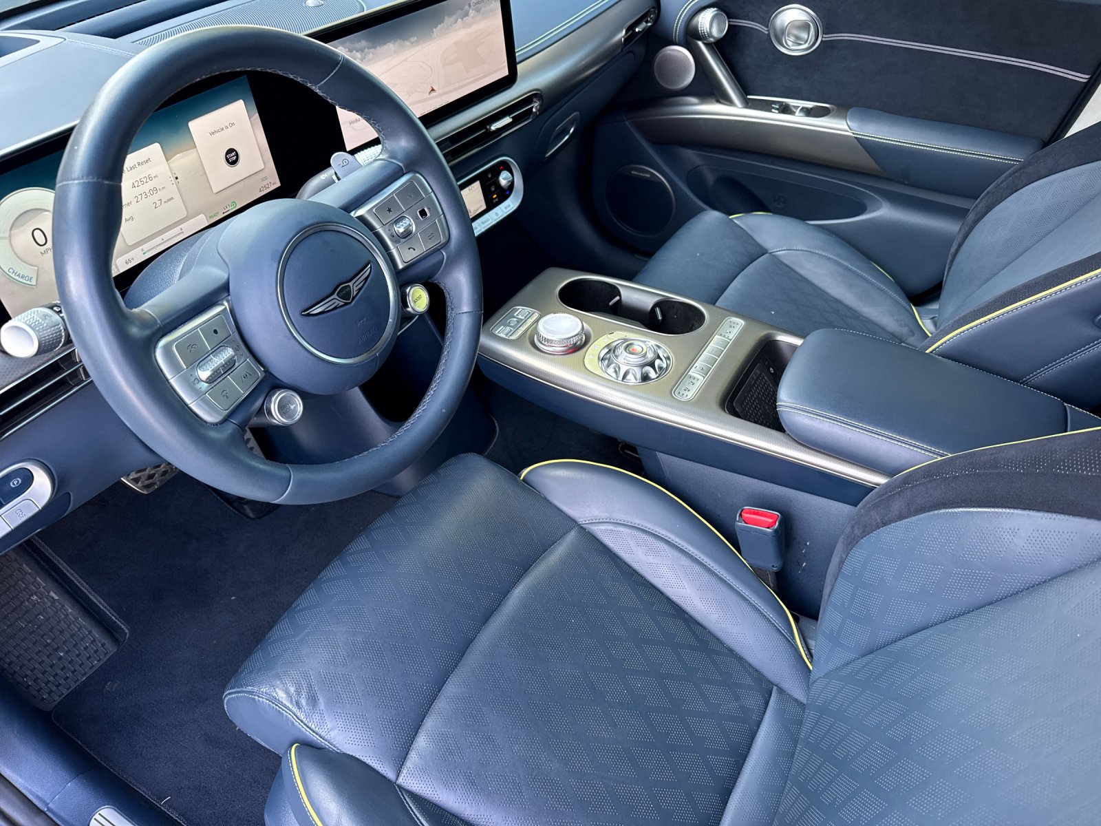 Used 2023 White Genesis Performance image 9