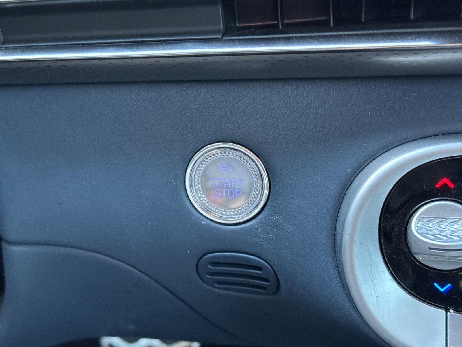 Used 2023 White Genesis Performance image 22