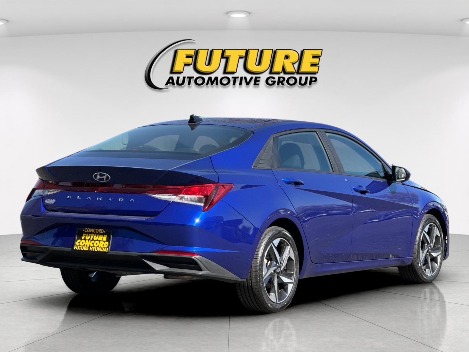 Certified Used 2023 Blue Hyundai SEL image 3