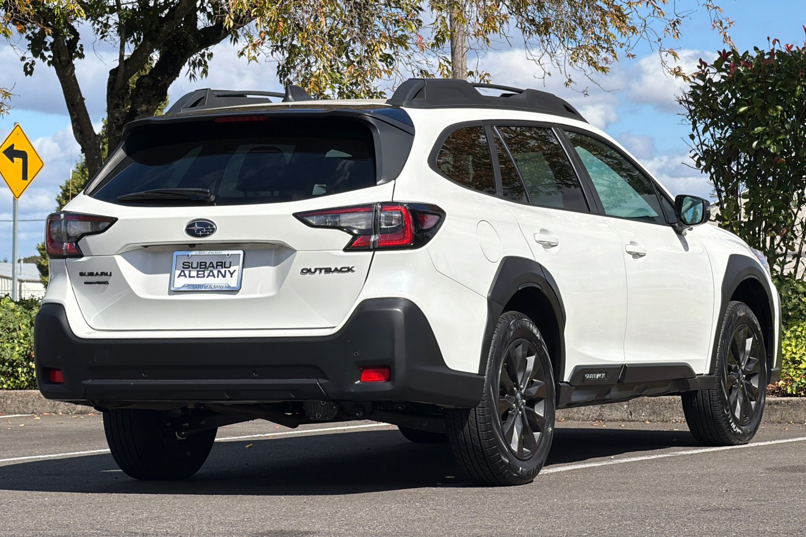 Used 2025 Crystal White Pearl Subaru Onyx Edition image 4
