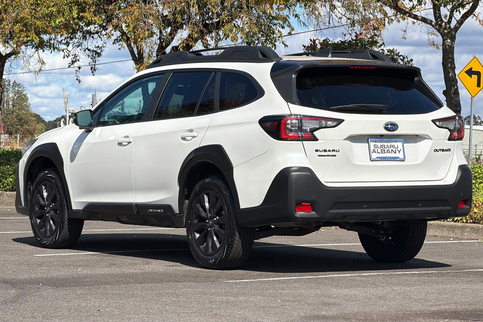 Used 2025 Crystal White Pearl Subaru Onyx Edition image 6