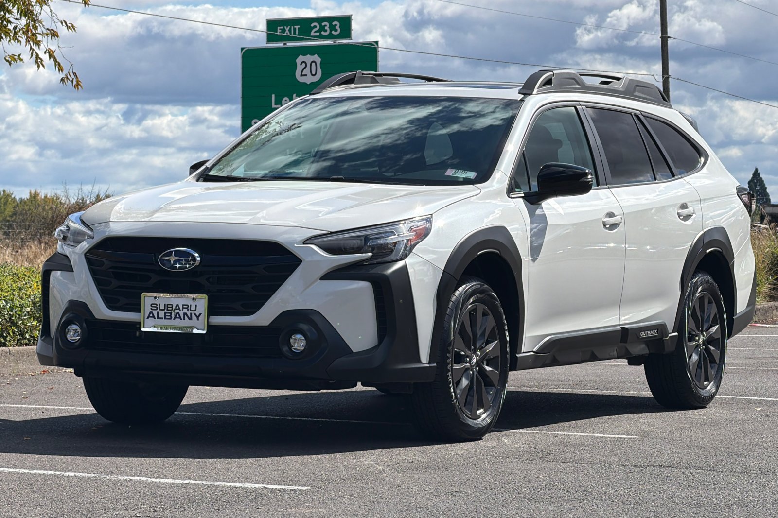 Used 2025 Crystal White Pearl Subaru Onyx Edition image 8