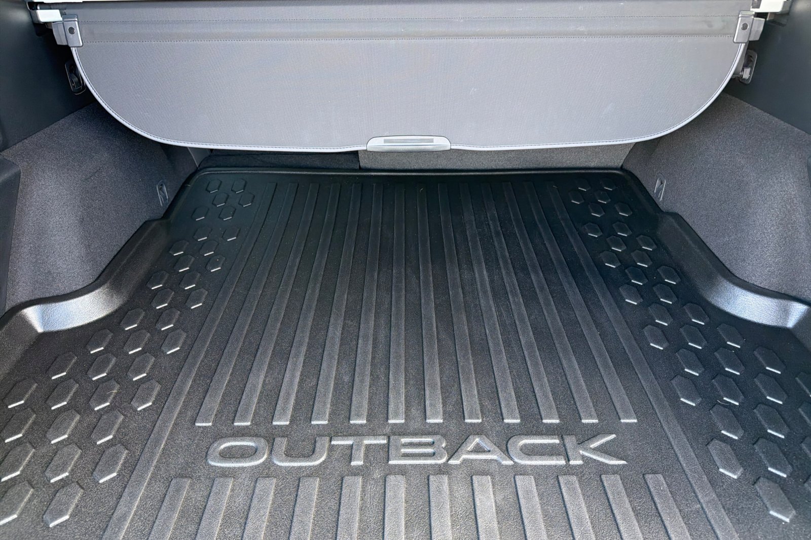 Used 2025 Crystal White Pearl Subaru Onyx Edition image 15