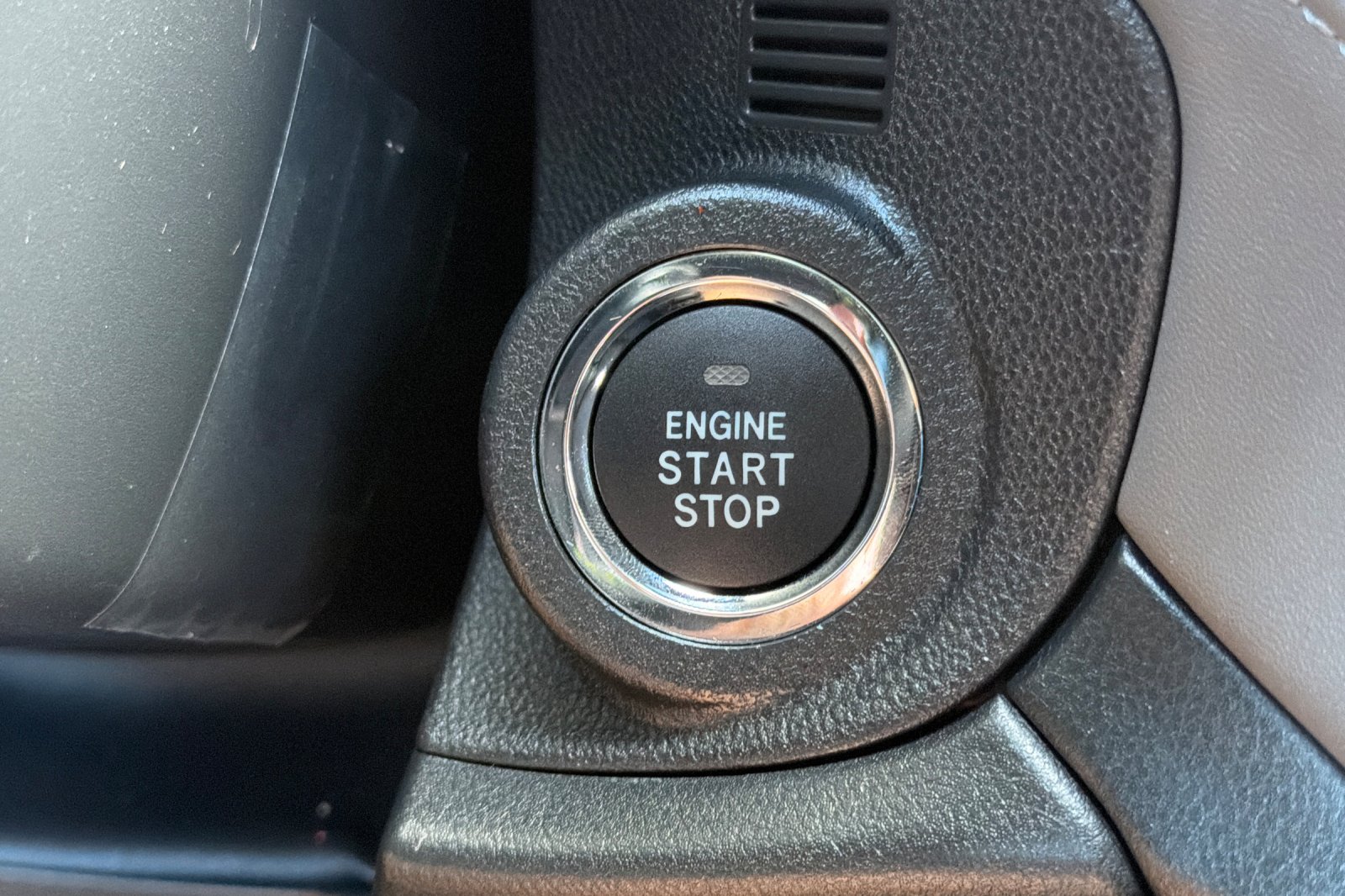 Used 2025 Crystal White Pearl Subaru Onyx Edition image 22