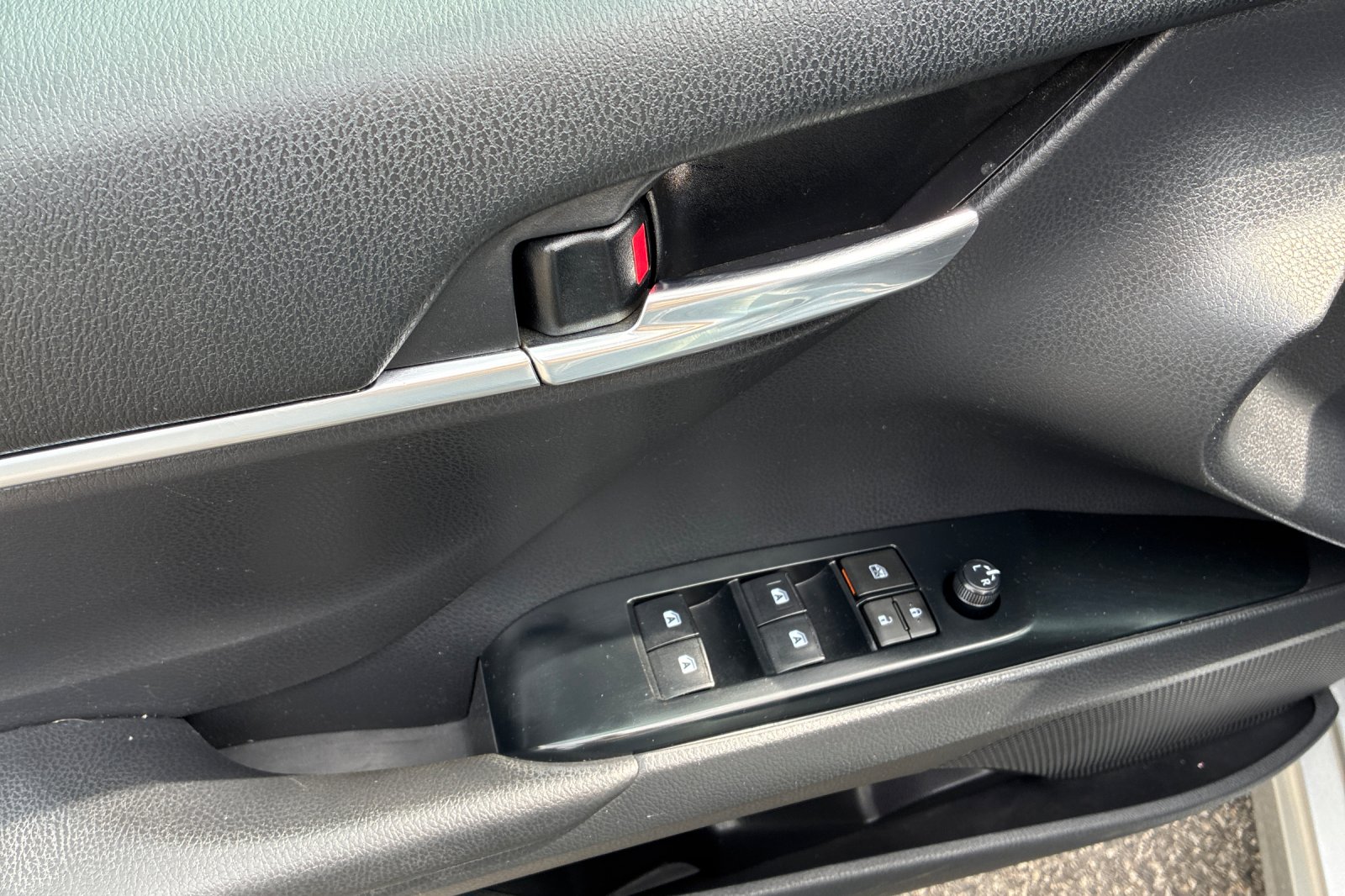 Used 2019 Celestial Silver Metallic Toyota SE image 11
