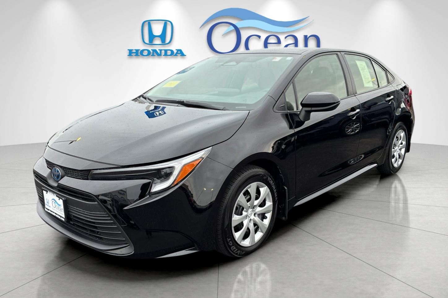 Used 2025 Midnight Black Metallic Toyota LE image 7