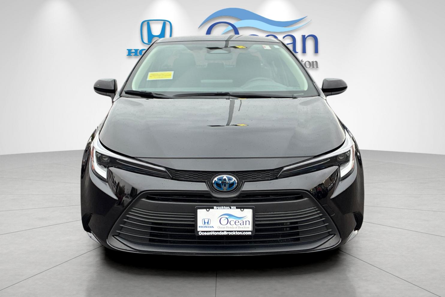 Used 2025 Midnight Black Metallic Toyota LE image 8