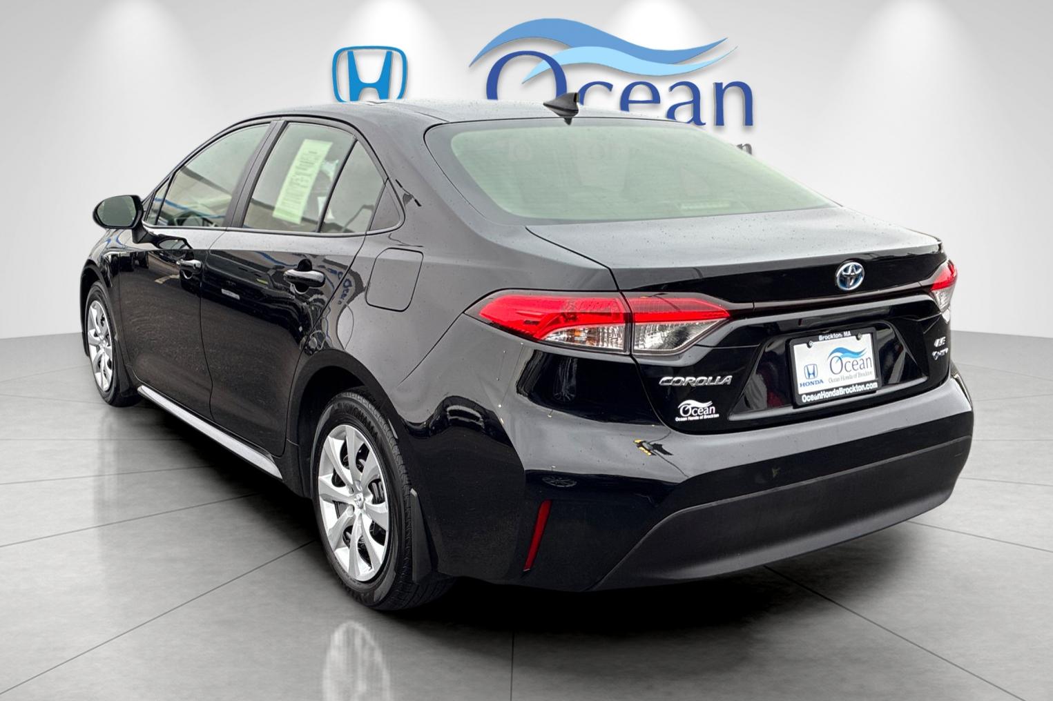 Used 2025 Midnight Black Metallic Toyota LE image 5