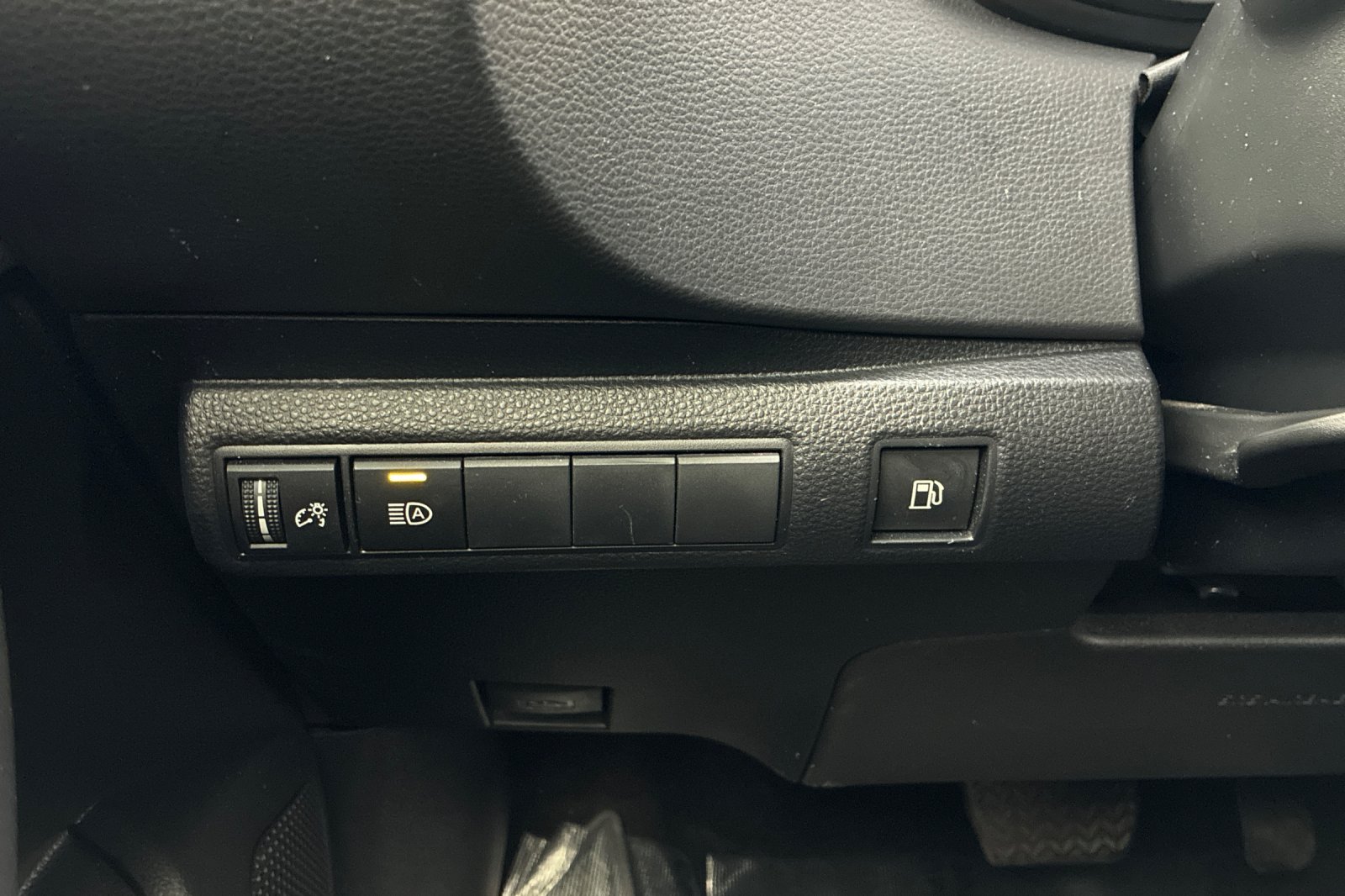 Used 2025 Midnight Black Metallic Toyota LE image 38