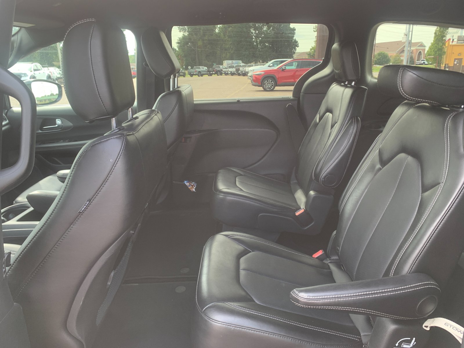 Used 2025 White Chrysler Select image 15