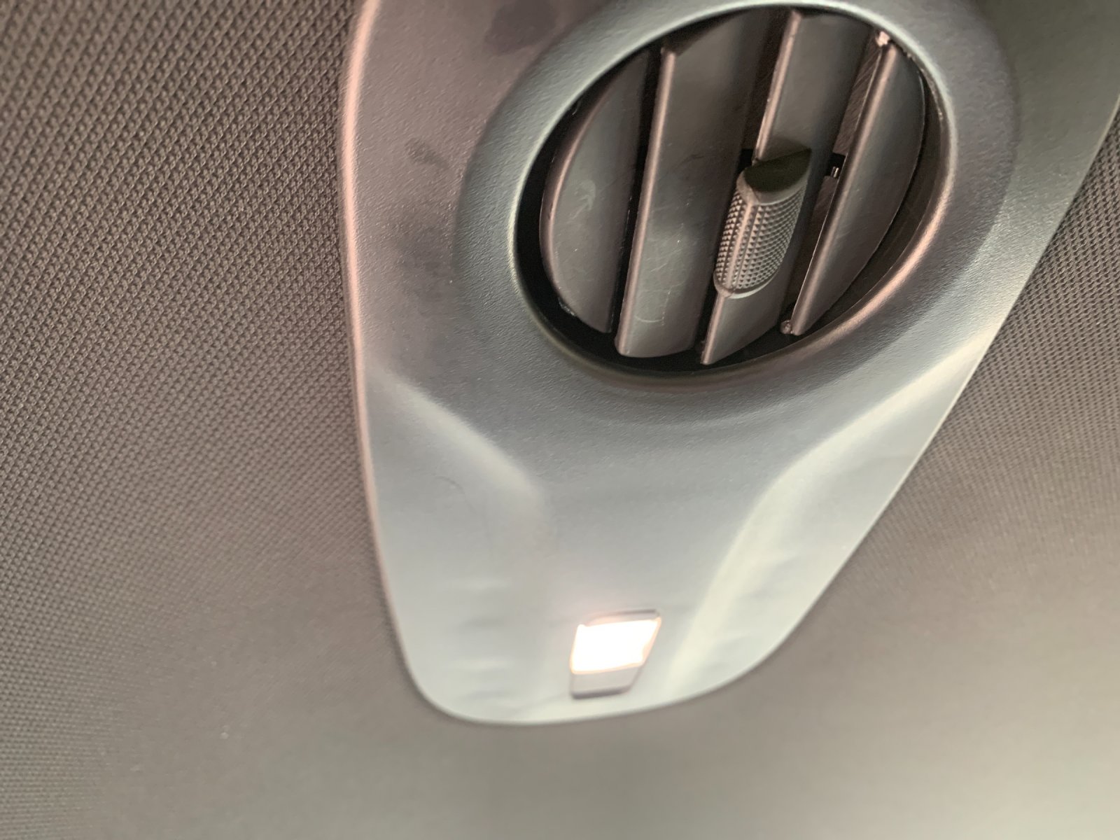 Used 2025 White Chrysler Select image 16