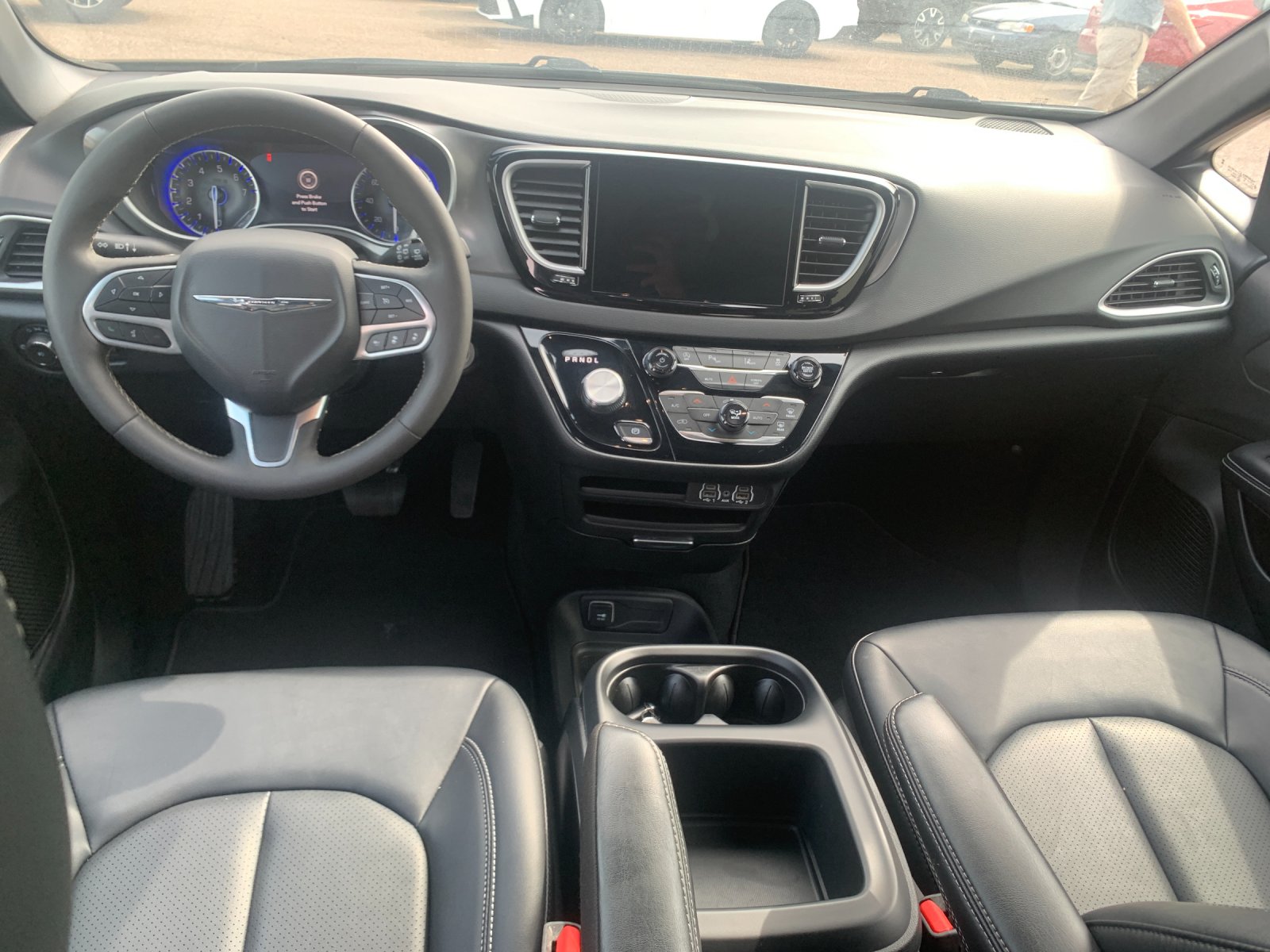 Used 2025 White Chrysler Select image 17