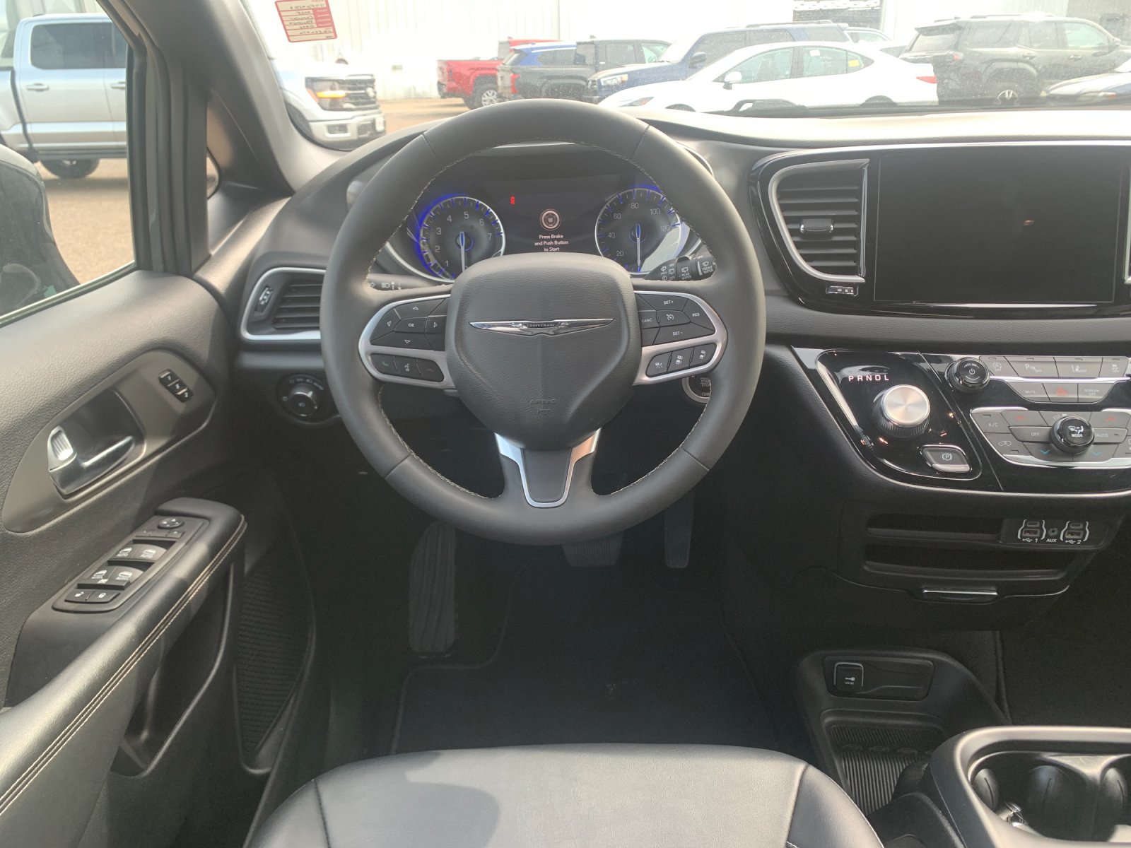 Used 2025 White Chrysler Select image 18