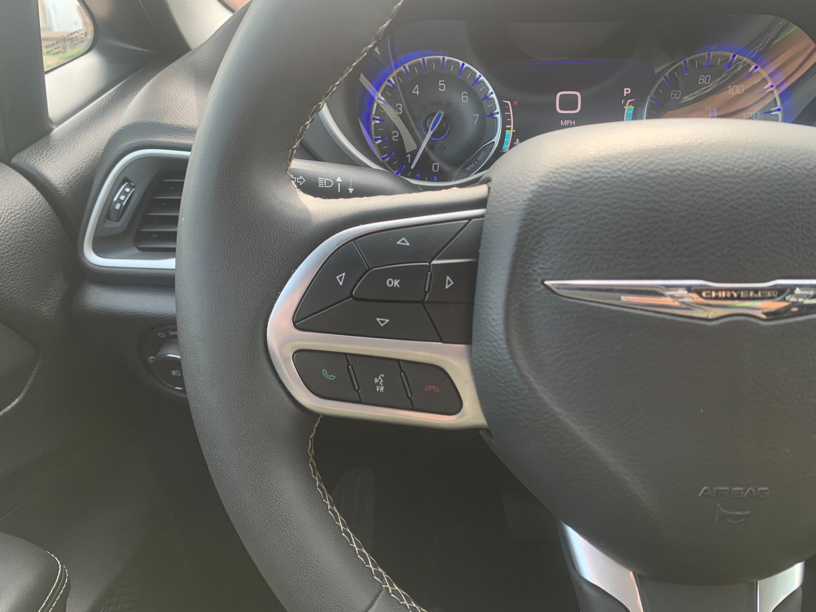 Used 2025 White Chrysler Select image 30