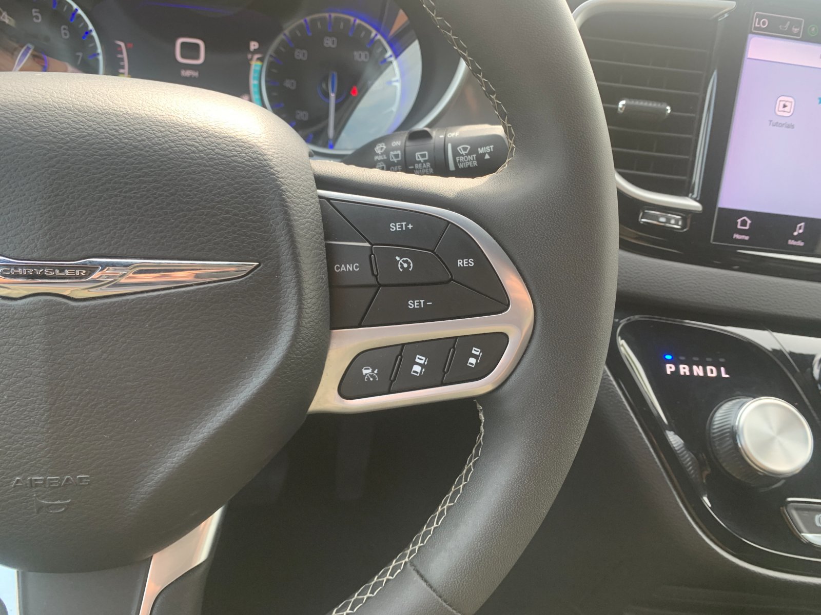 Used 2025 White Chrysler Select image 31