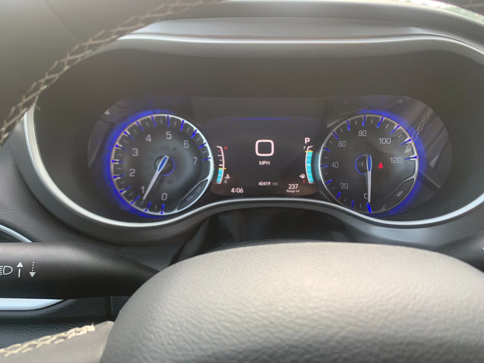 Used 2025 White Chrysler Select image 32