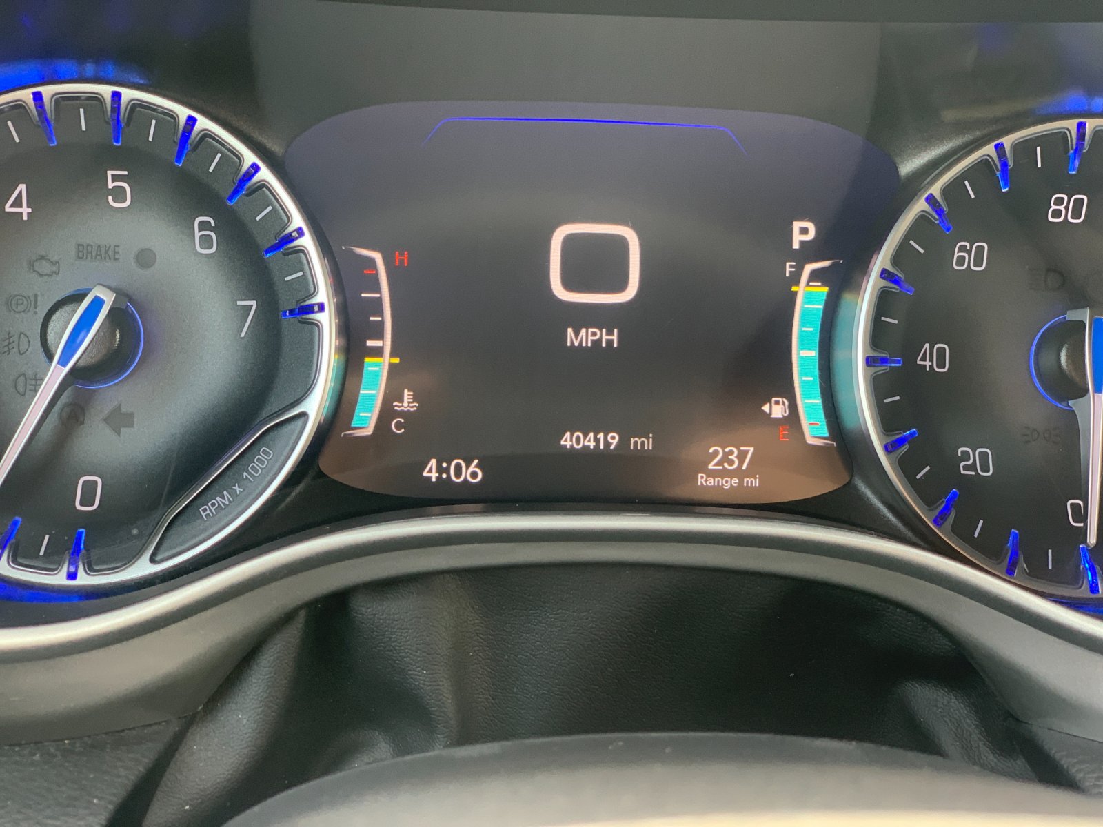 Used 2025 White Chrysler Select image 33