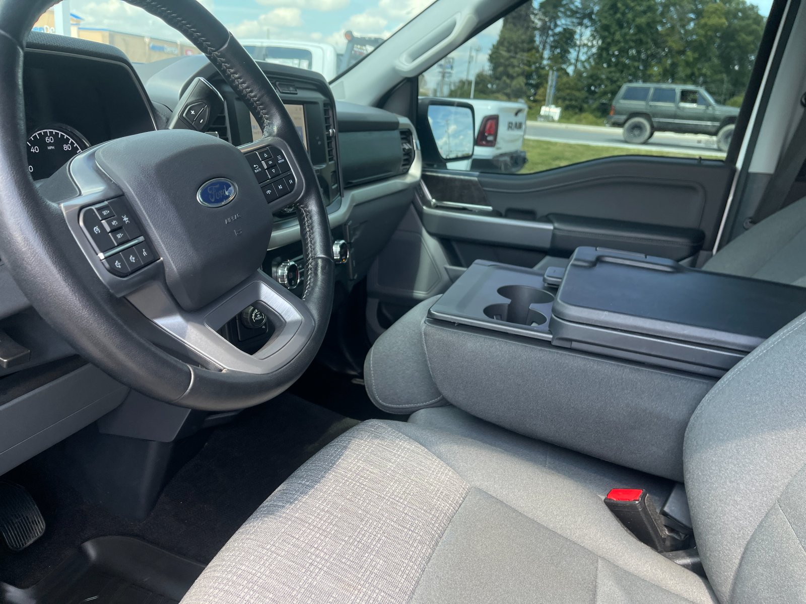 Used 2021 White Ford XLT image 11